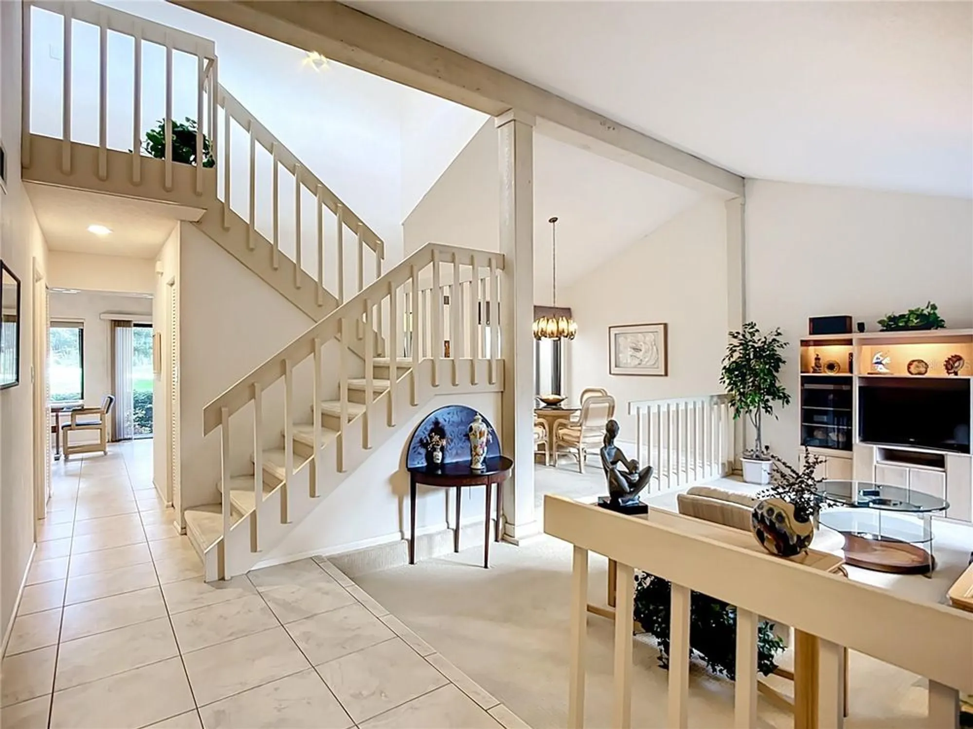 Property Slideshow image 12 of 43 | 4683 oak hollow dr 3, Sarasota, FL, 34241