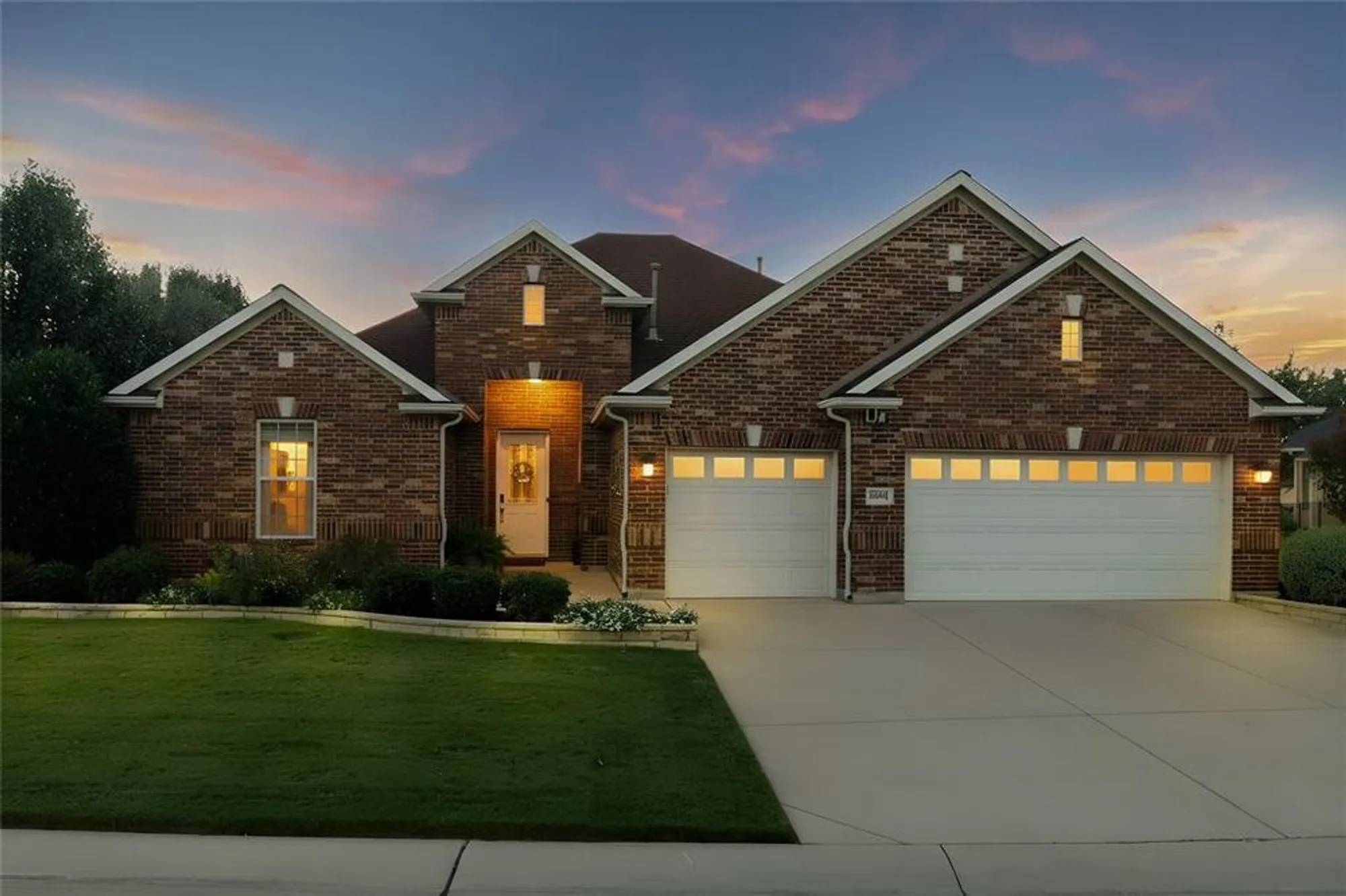 Property Slideshow image 1 of 40 | 9004 freeport dr, Denton, TX, 76207