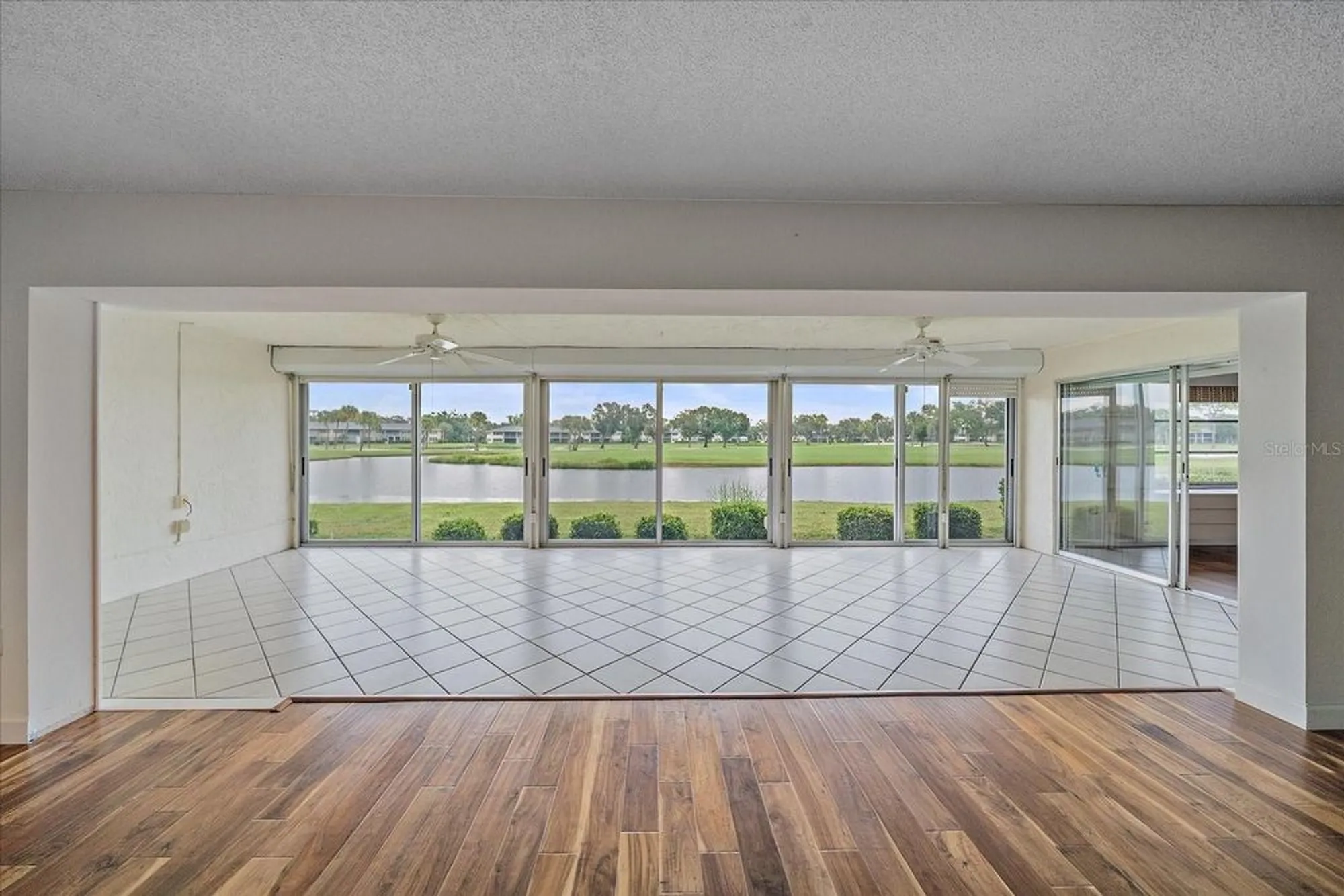Property Slideshow image 13 of 36 | 7077 w country club dr, Sarasota, FL, 34243