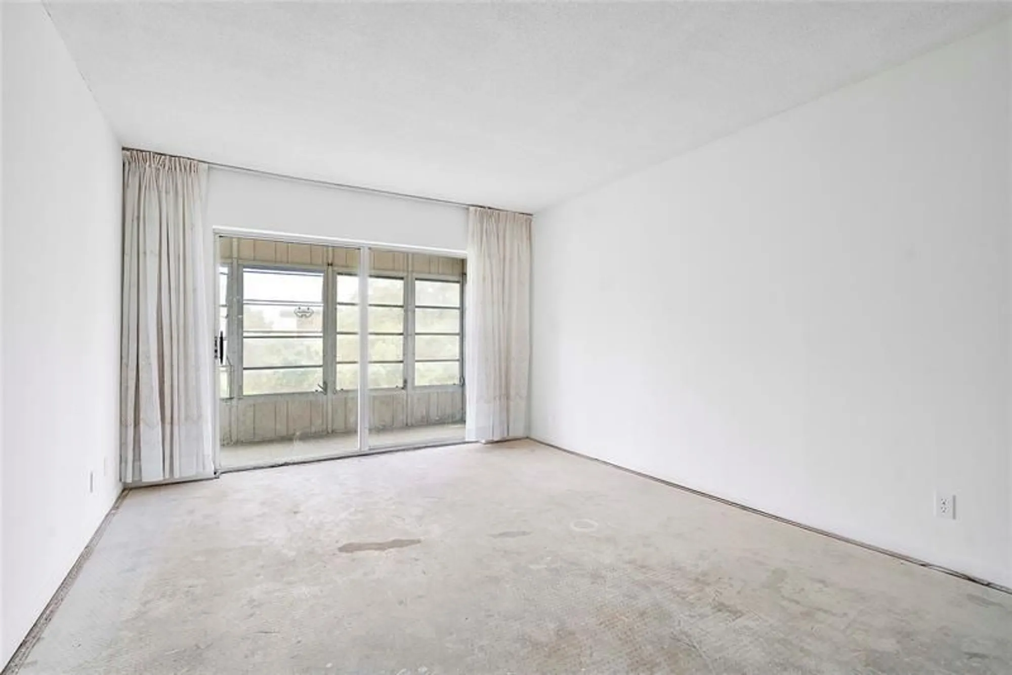 Property Slideshow image 5 of 21 | , Lauderdale Lakes, FL, 33313