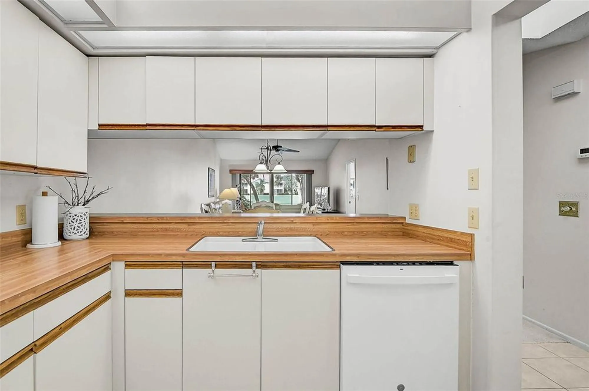 Property Slideshow image 6 of 31 | 5633 avista dr, Sarasota, FL, 34243