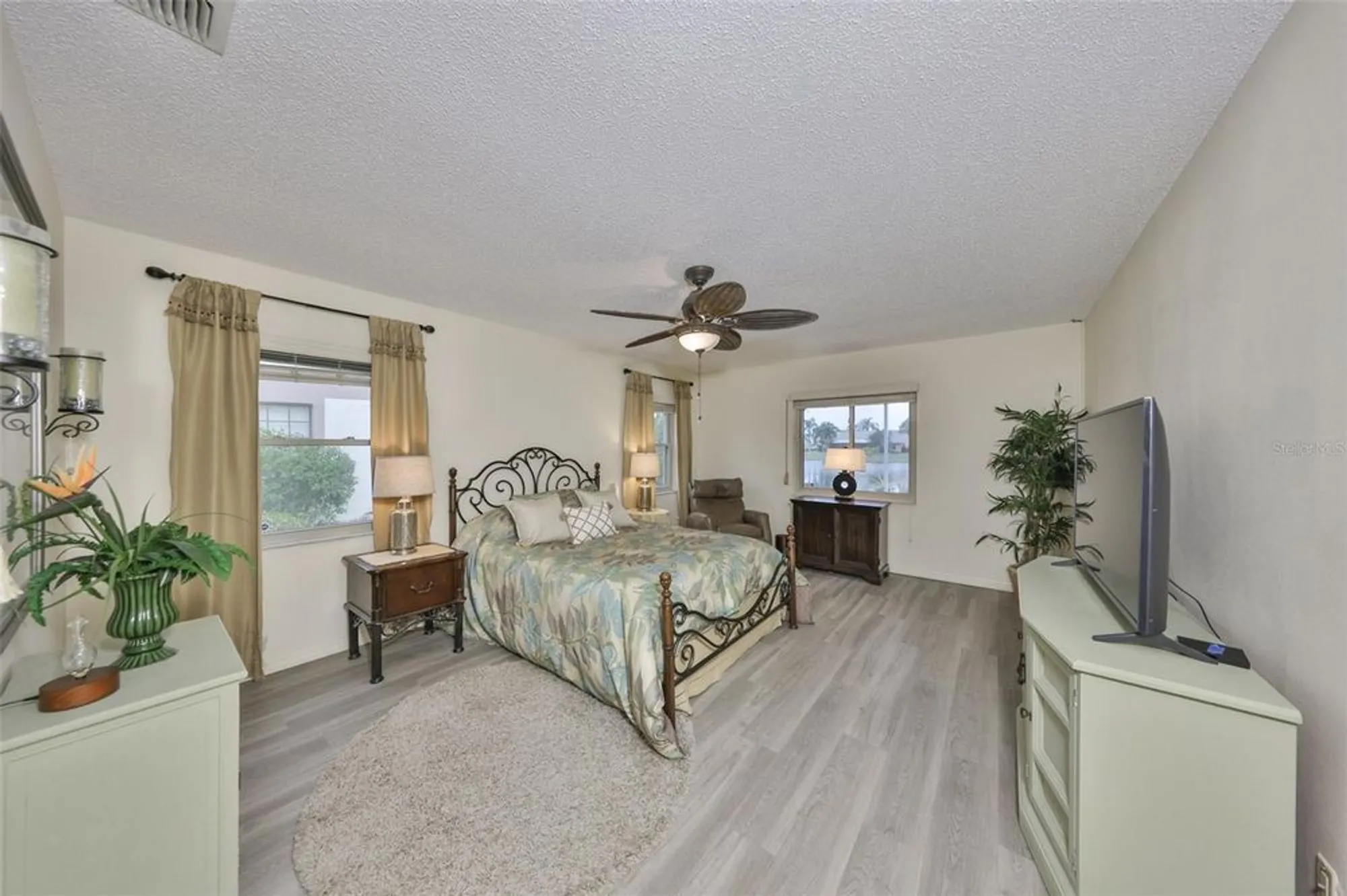 Property Slideshow image 17 of 59 | 1928 east view dr, Sun City Center, FL, 33573