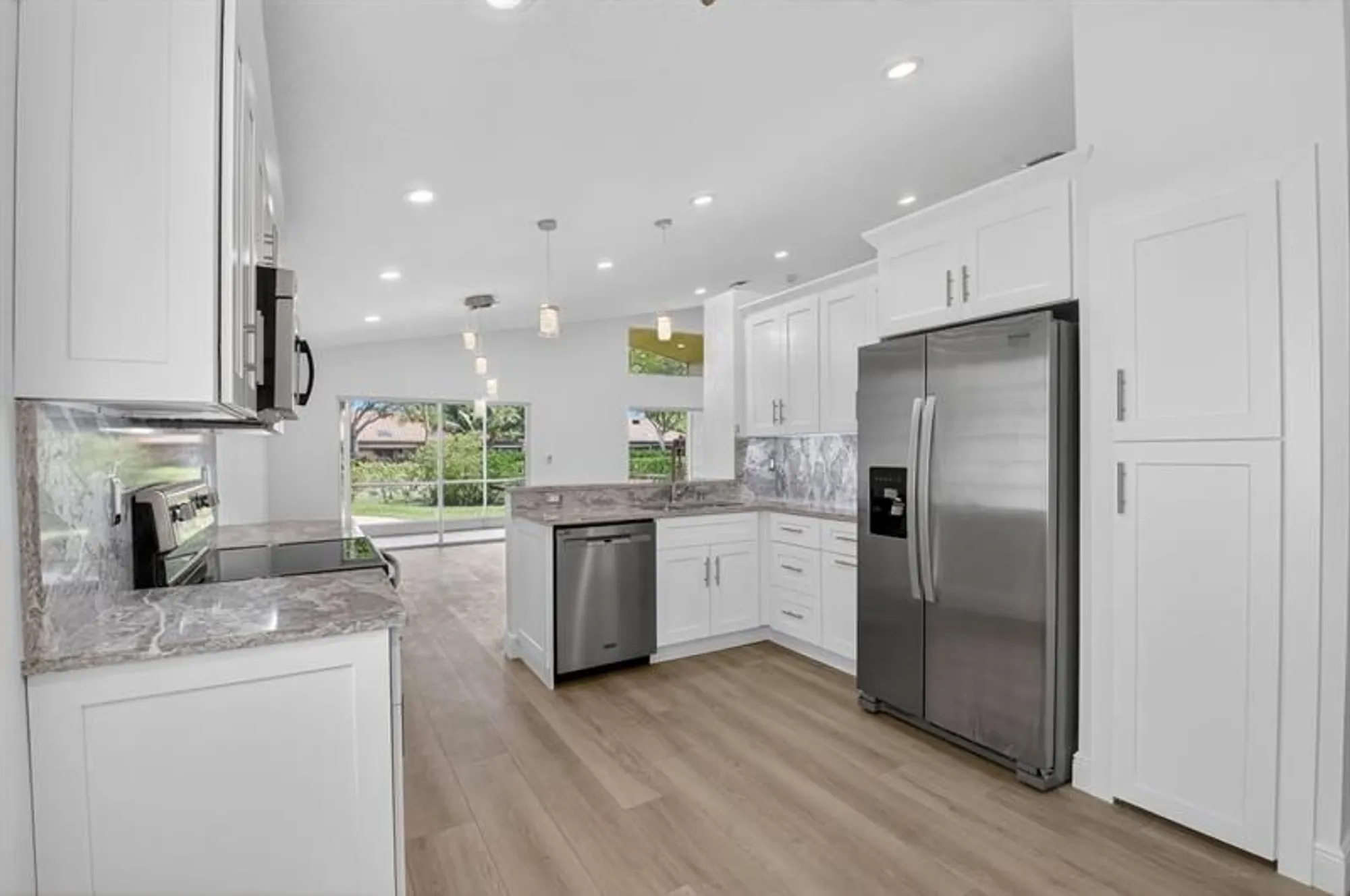 Property Slideshow image 14 of 62 | 5891 royal isles blvd, Boynton Beach, FL, 33437