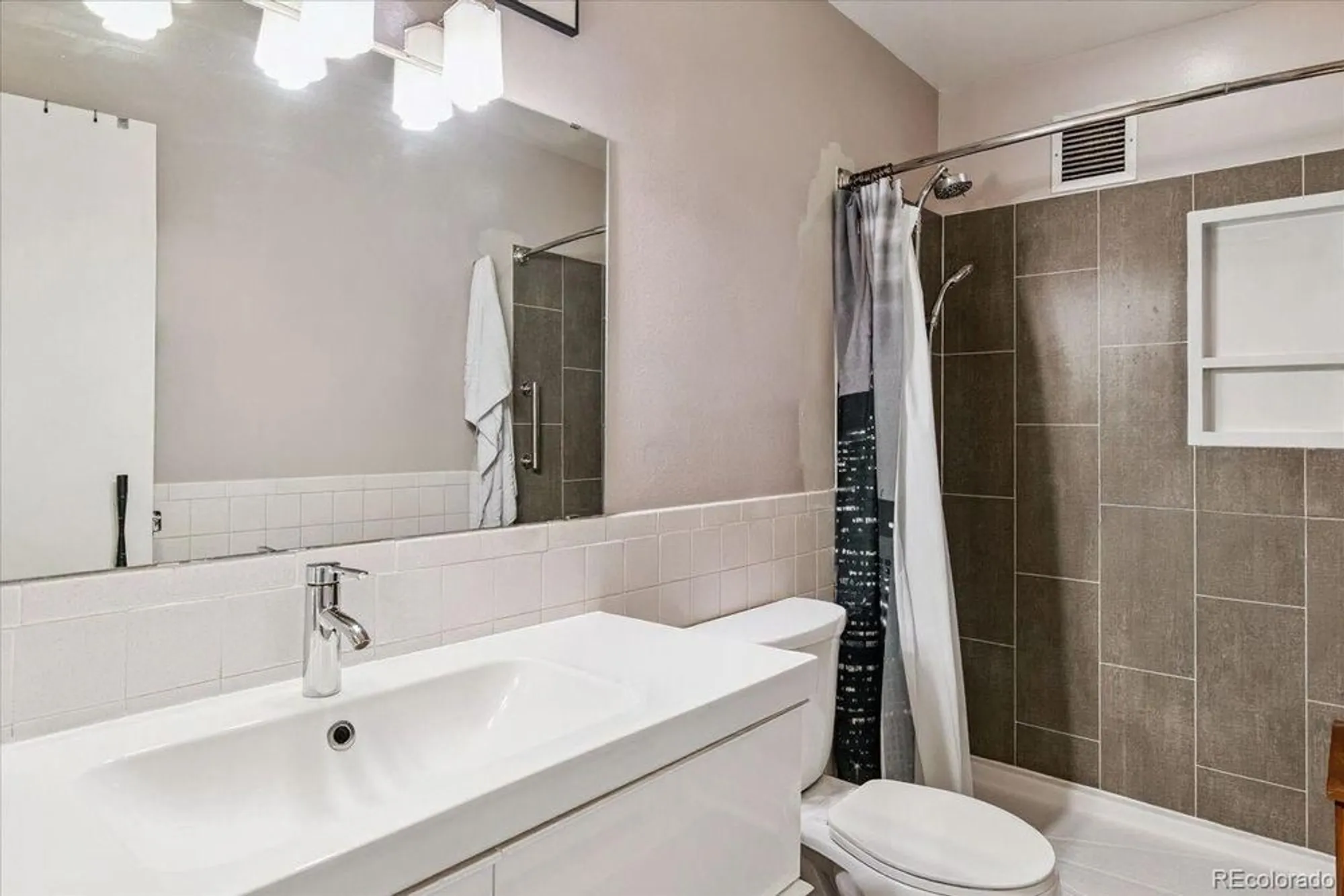 Property Slideshow image 13 of 36 | 725 s clinton st apt 13b, Denver, CO, 80247