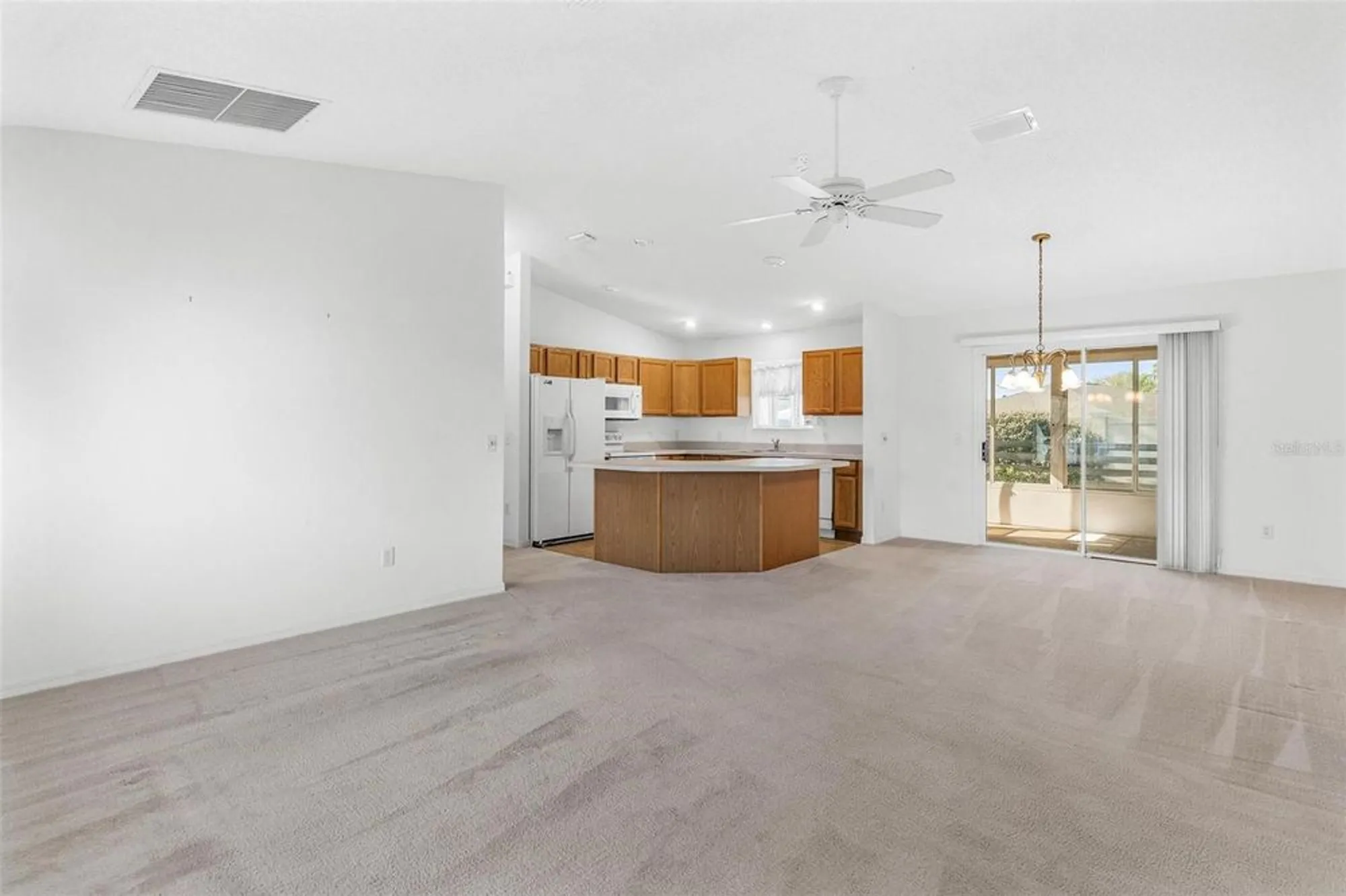 Property Slideshow image 7 of 45 | 2732 privada dr, The Villages, FL, 32162