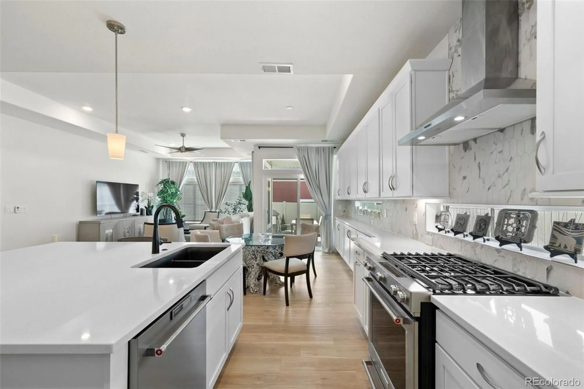 Property Slideshow image 13 of 44 | 5037 n quemoy st, Aurora, CO, 80019