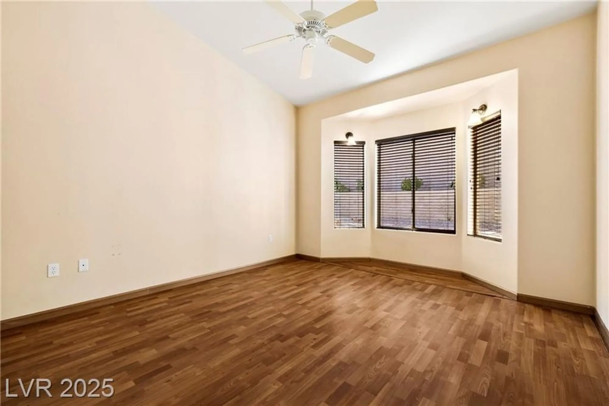 Property Slideshow image 29 of 38 | 2009 emery st, Las Vegas, NV, 89134