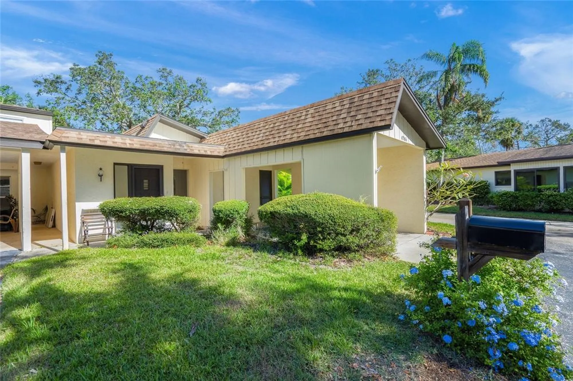 Property Slideshow image 4 of 35 | 6906 woodwind dr 12, Sarasota, FL, 34231