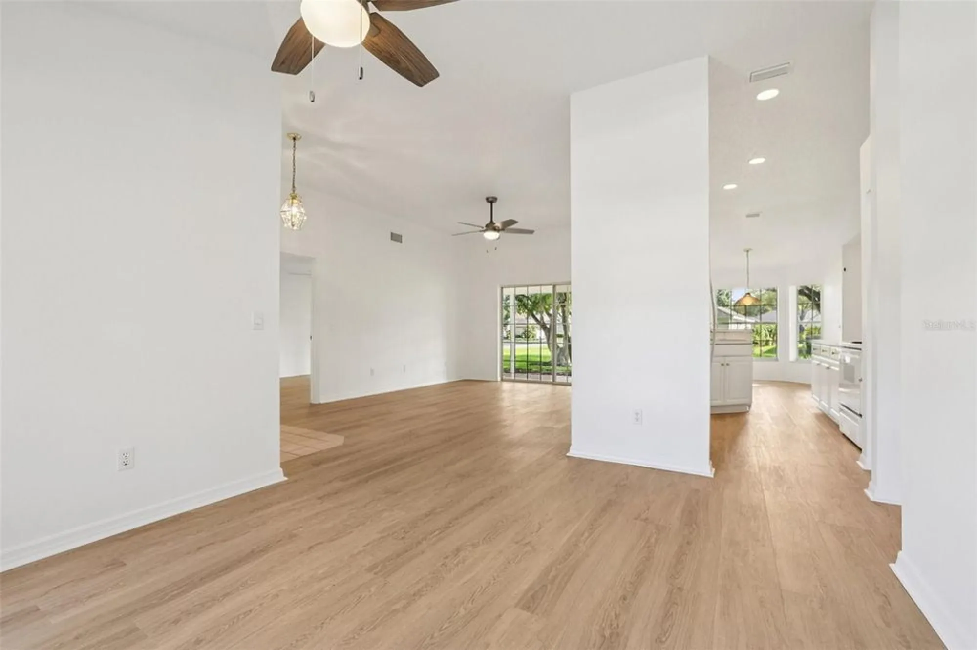 Property Slideshow image 12 of 41 | 512 juniper way, Tavares, FL, 32778