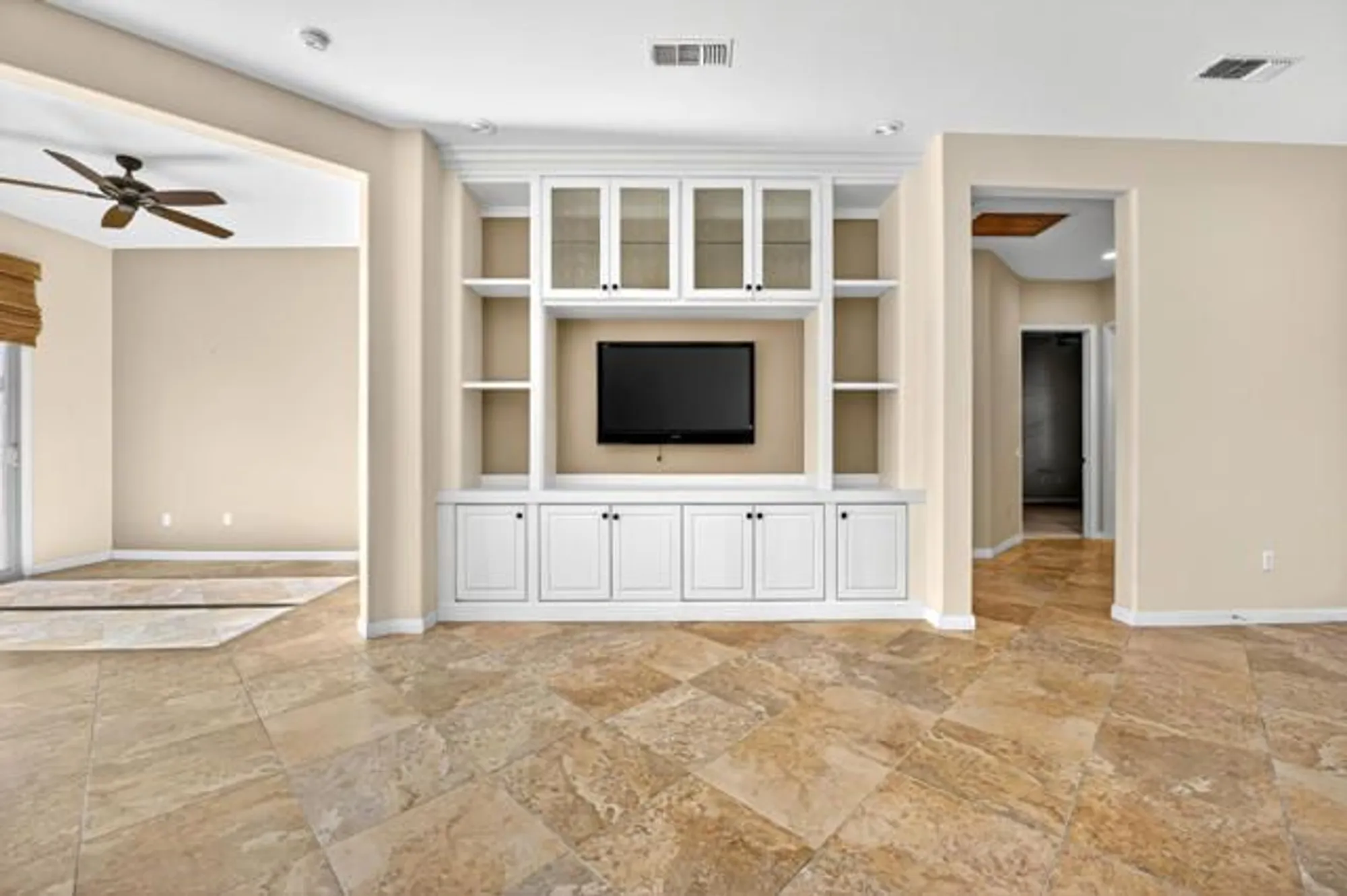 Property Slideshow image 10 of 69 | 81073 avenida tres lagunas, Indio, CA, 92203
