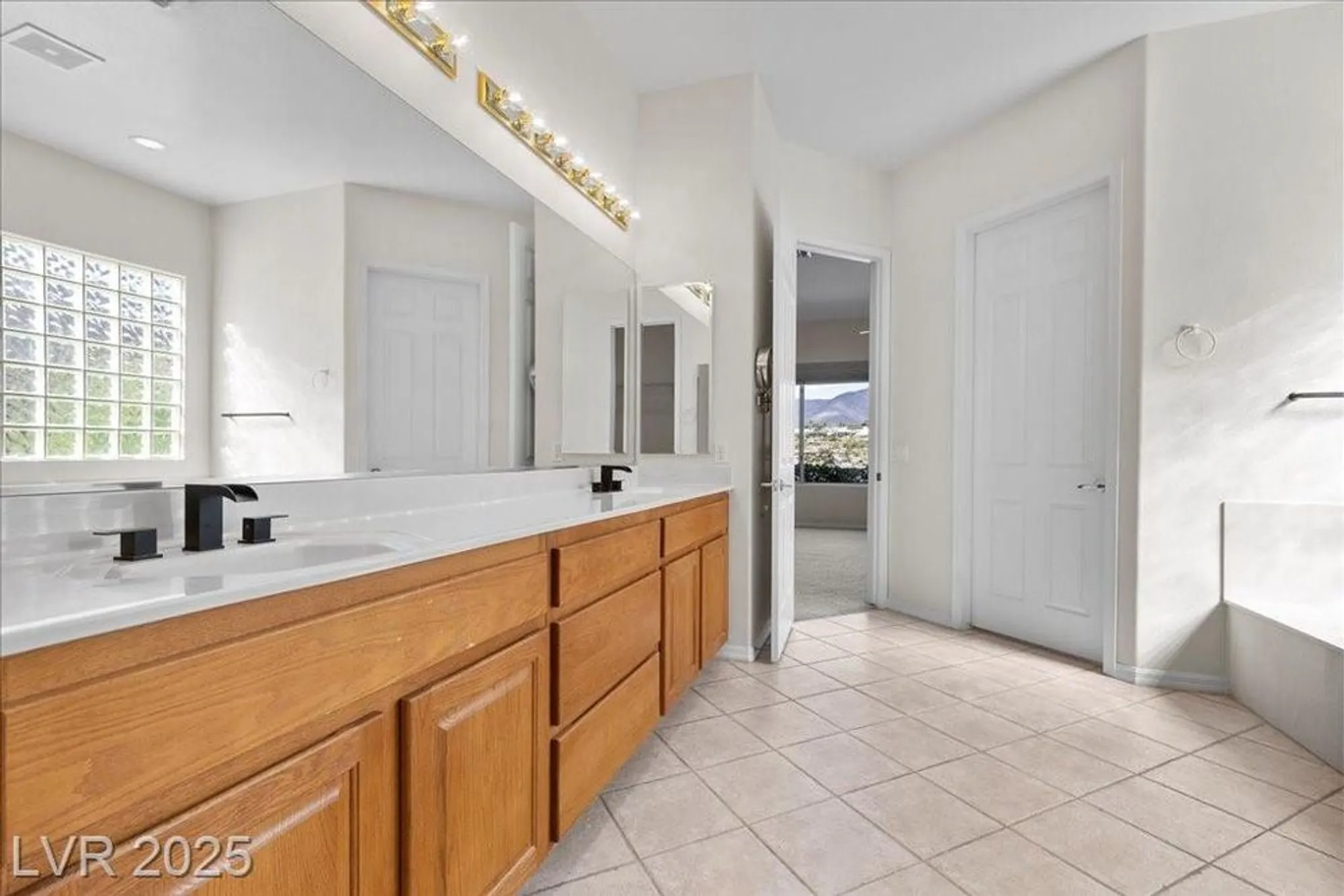 Property Slideshow image 28 of 45 | 2725 olivia heights ave, Henderson, NV, 89052