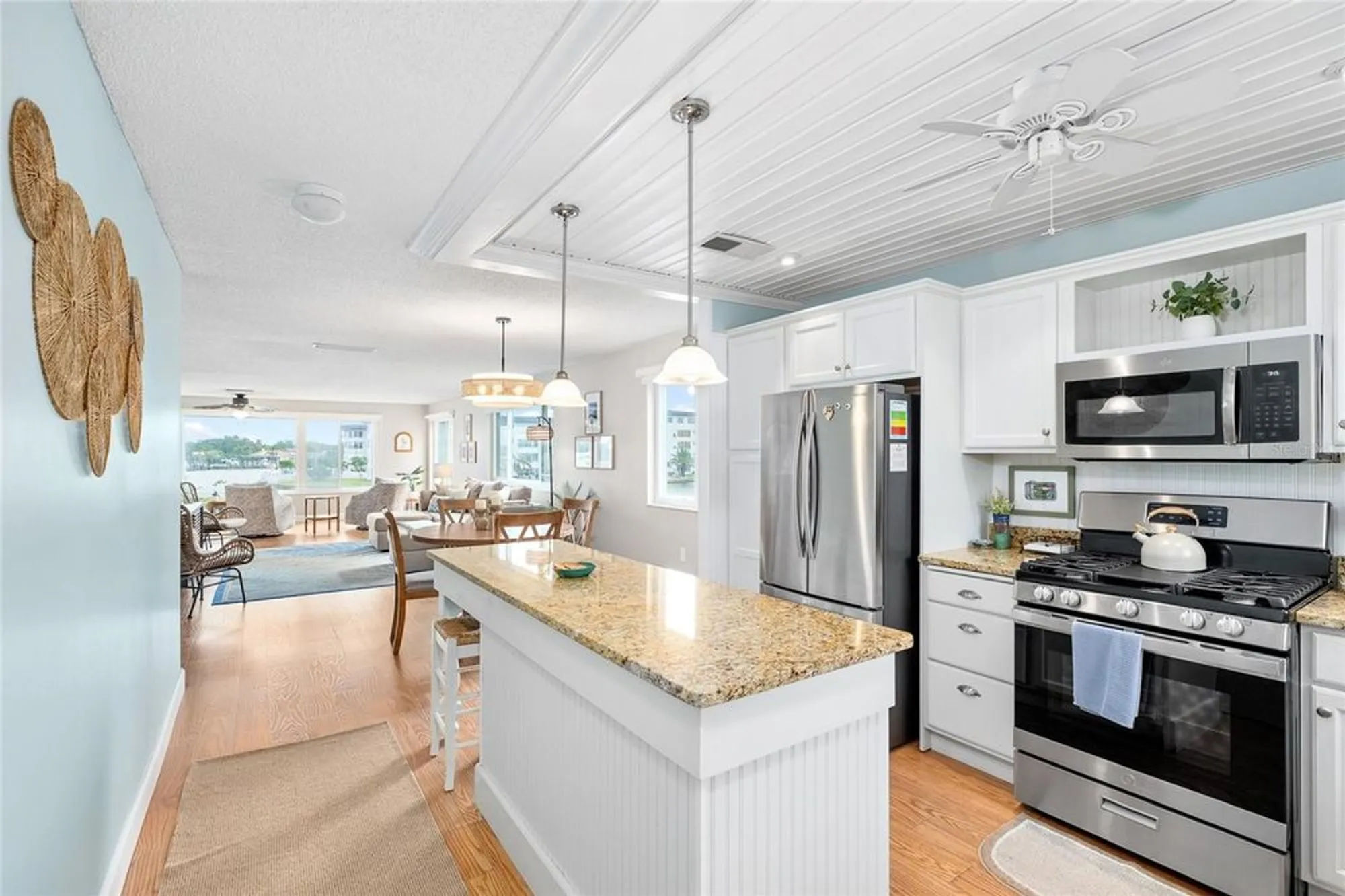 Property Slideshow image 7 of 39 | 6075 shore blvd 215, Gulfport, FL, 33707