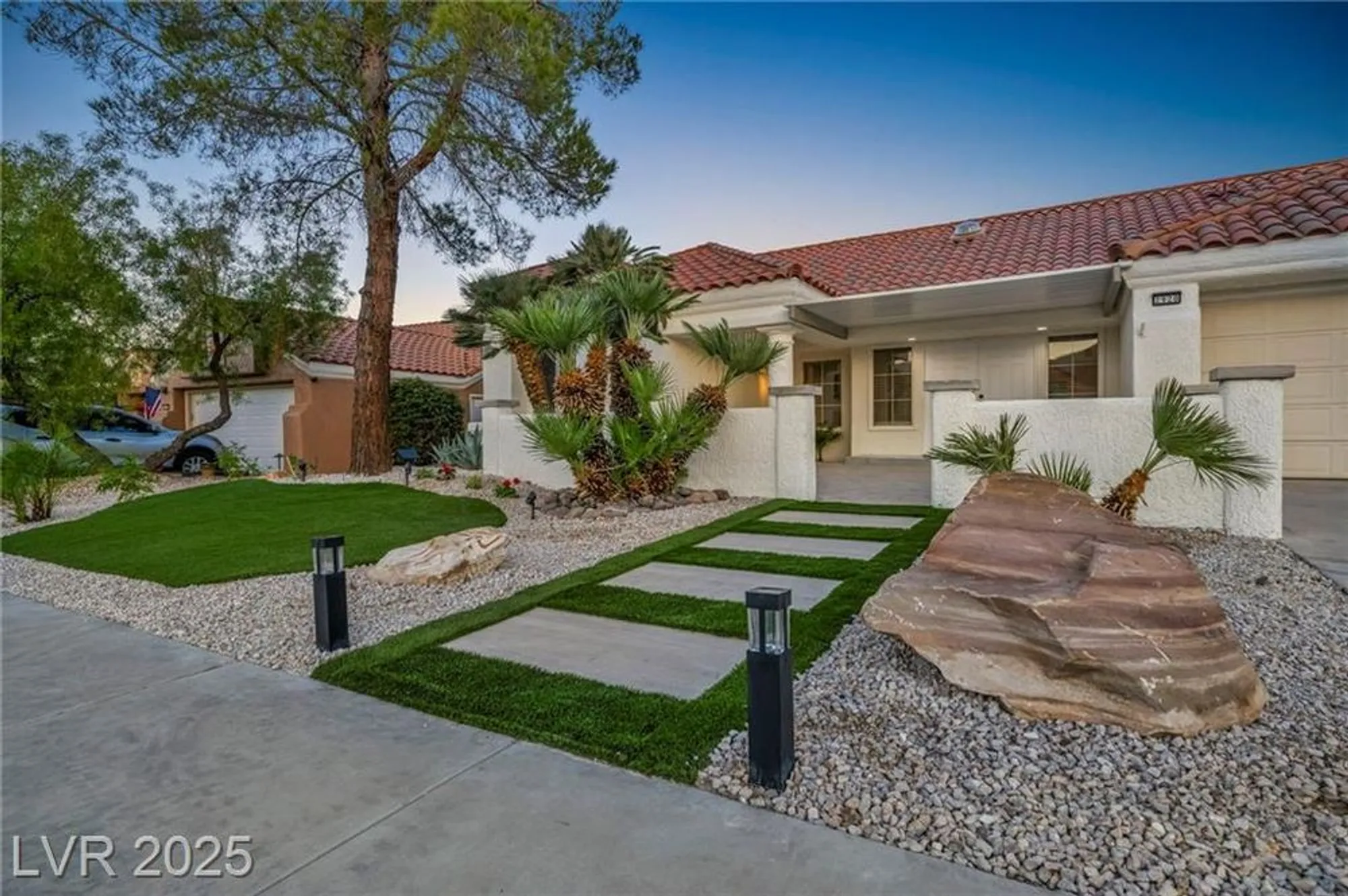 Property Slideshow image 44 of 70 | 2920 crown ridge dr, Las Vegas, NV, 89134