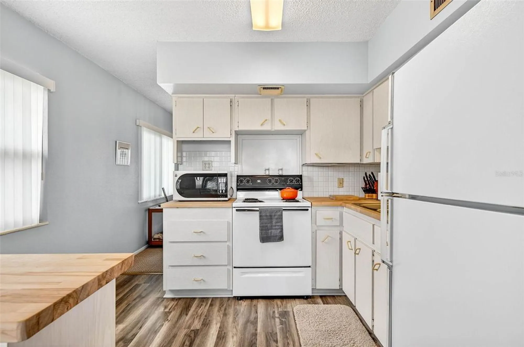 Property Slideshow image 14 of 32 | 2370 jamaican st 84, Clearwater, FL, 33763