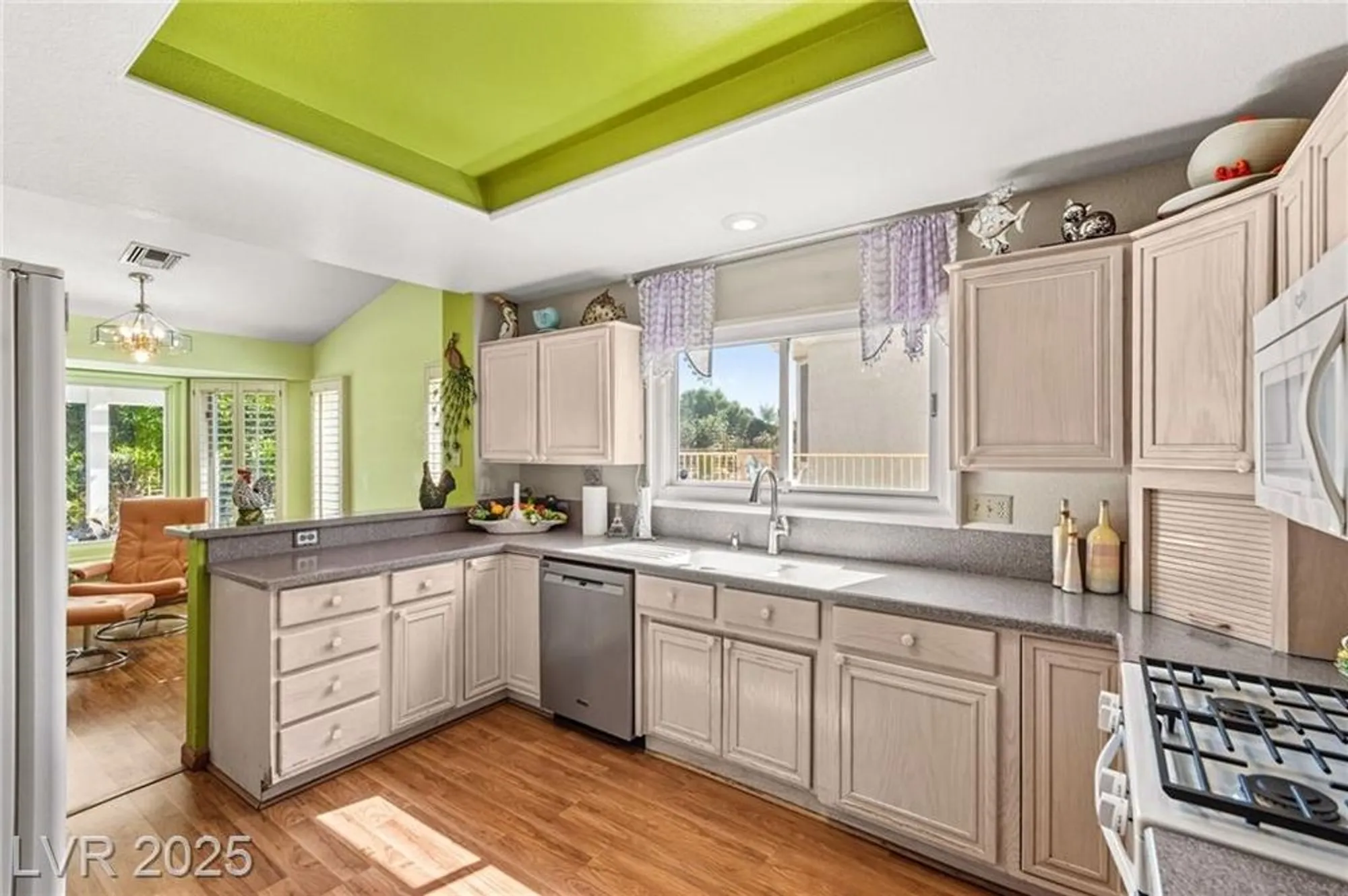 Property Slideshow image 7 of 26 | 2712 lotus hill dr, Las Vegas, NV, 89134