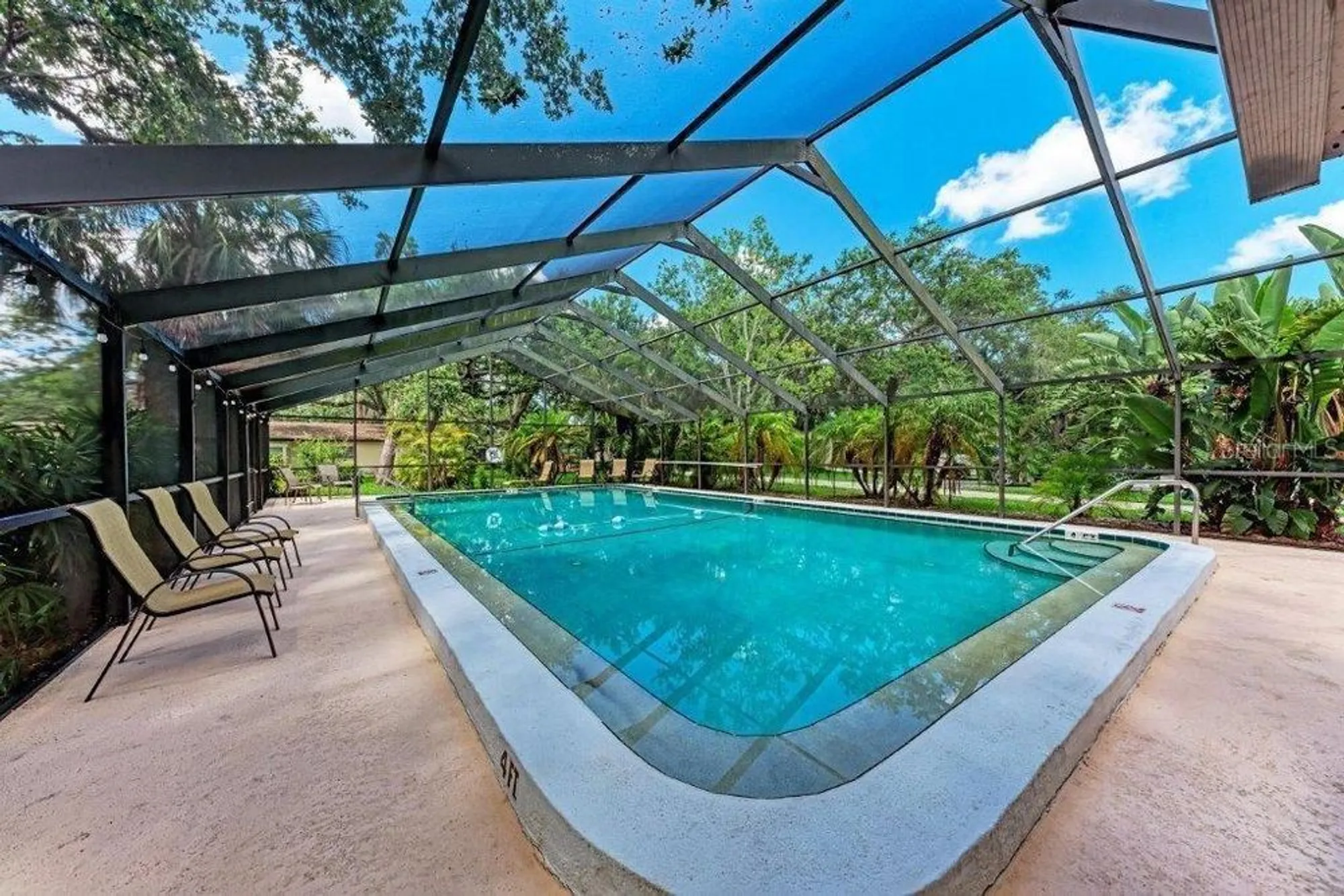 Property Slideshow image 28 of 31 | 2237 circlewood dr 18, Sarasota, FL, 34231