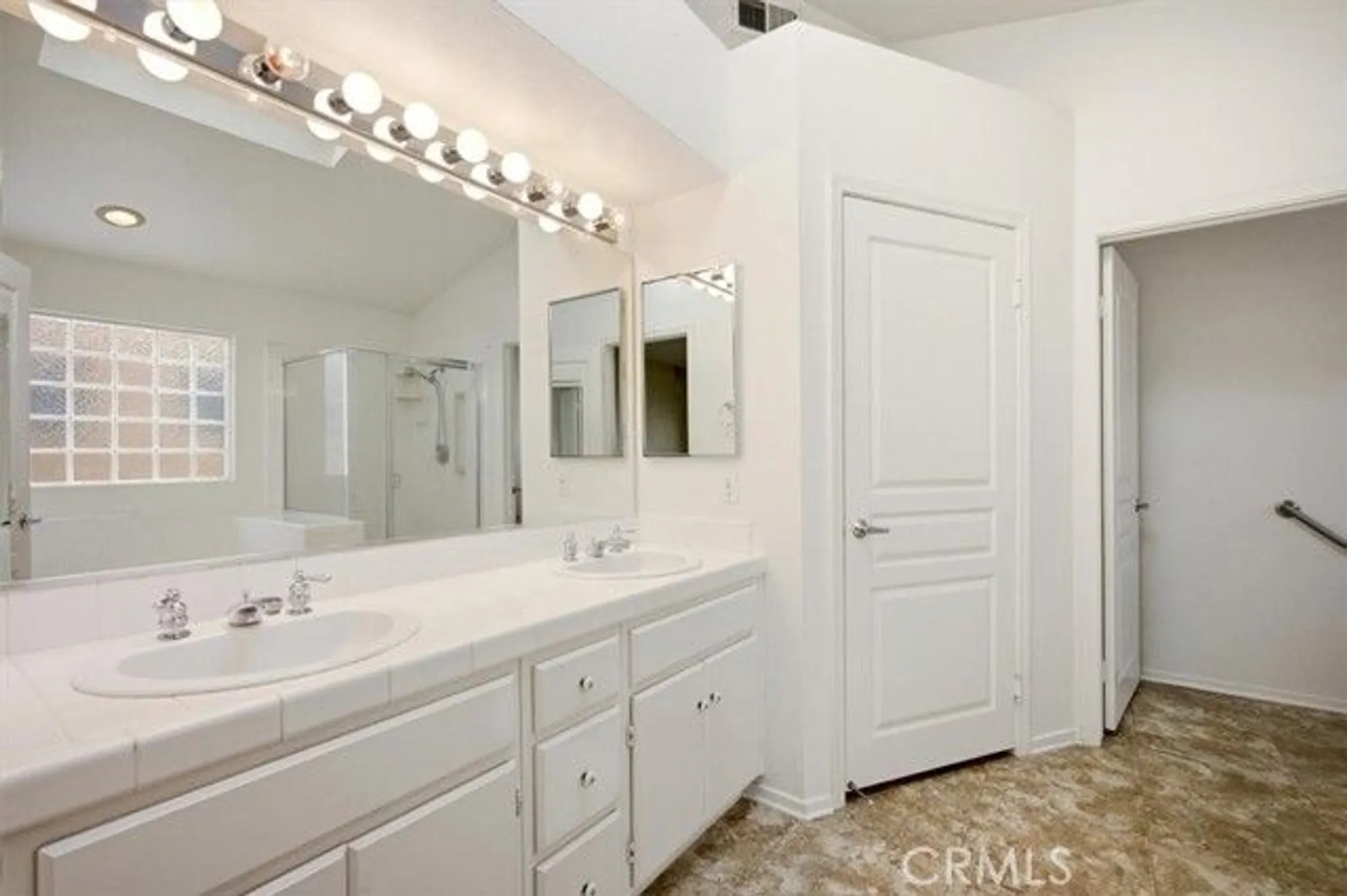 Property Slideshow image 23 of 36 | 19146 oak st, Apple Valley, CA, 92308