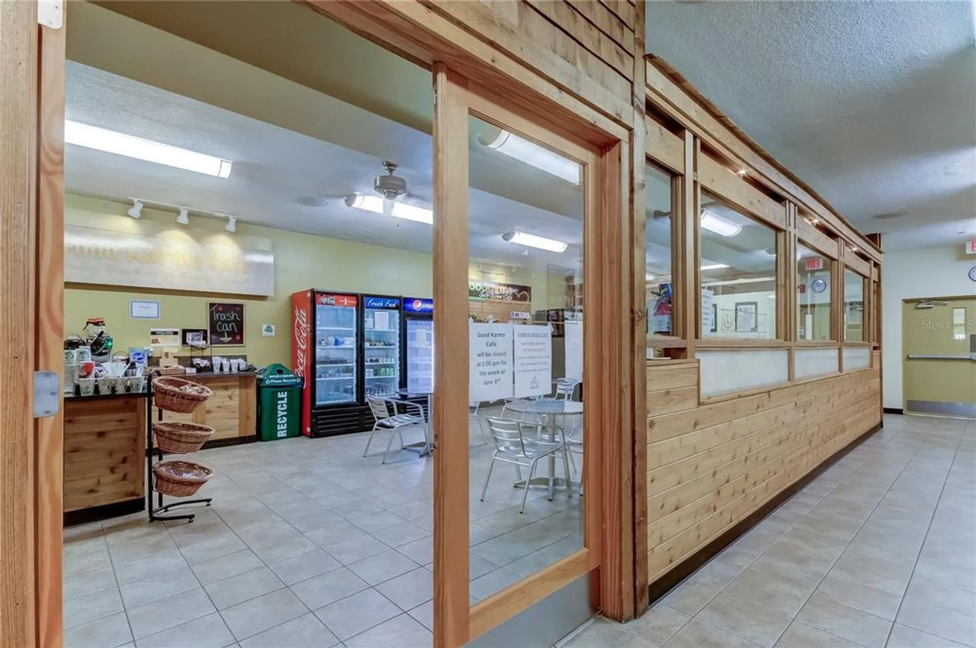 Property Slideshow image 33 of 61 | 2221 swedish dr apt 3, Clearwater, FL, 33763