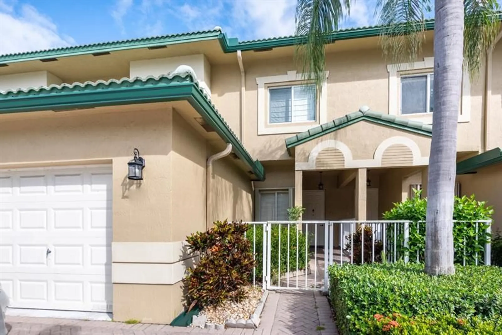 Property Slideshow image 1 of 23 | 7867 exeter blvd e # 101, Tamarac, FL, 33321
