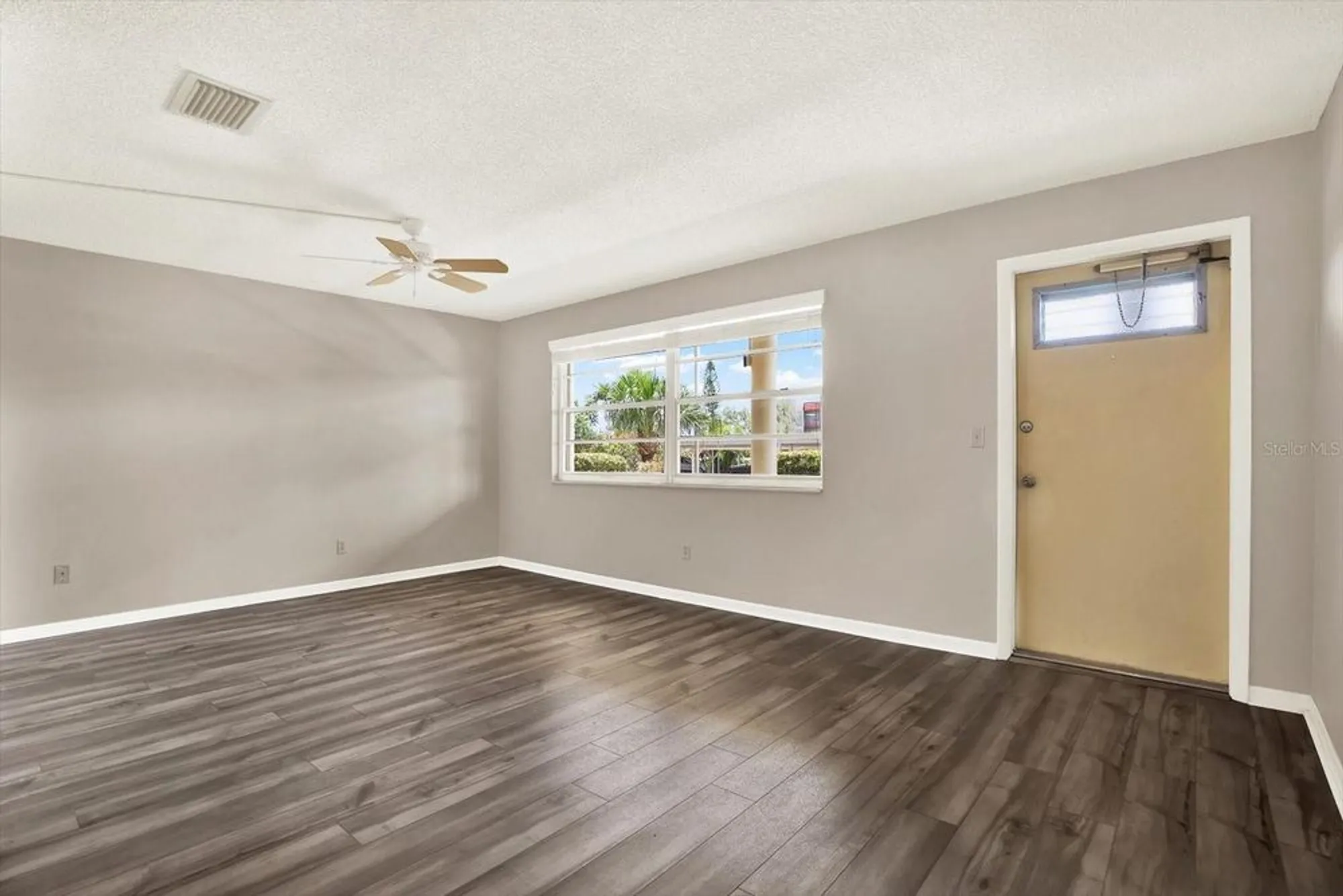 Property Slideshow image 9 of 32 | 2960 59th st 108, Gulfport, FL, 33707