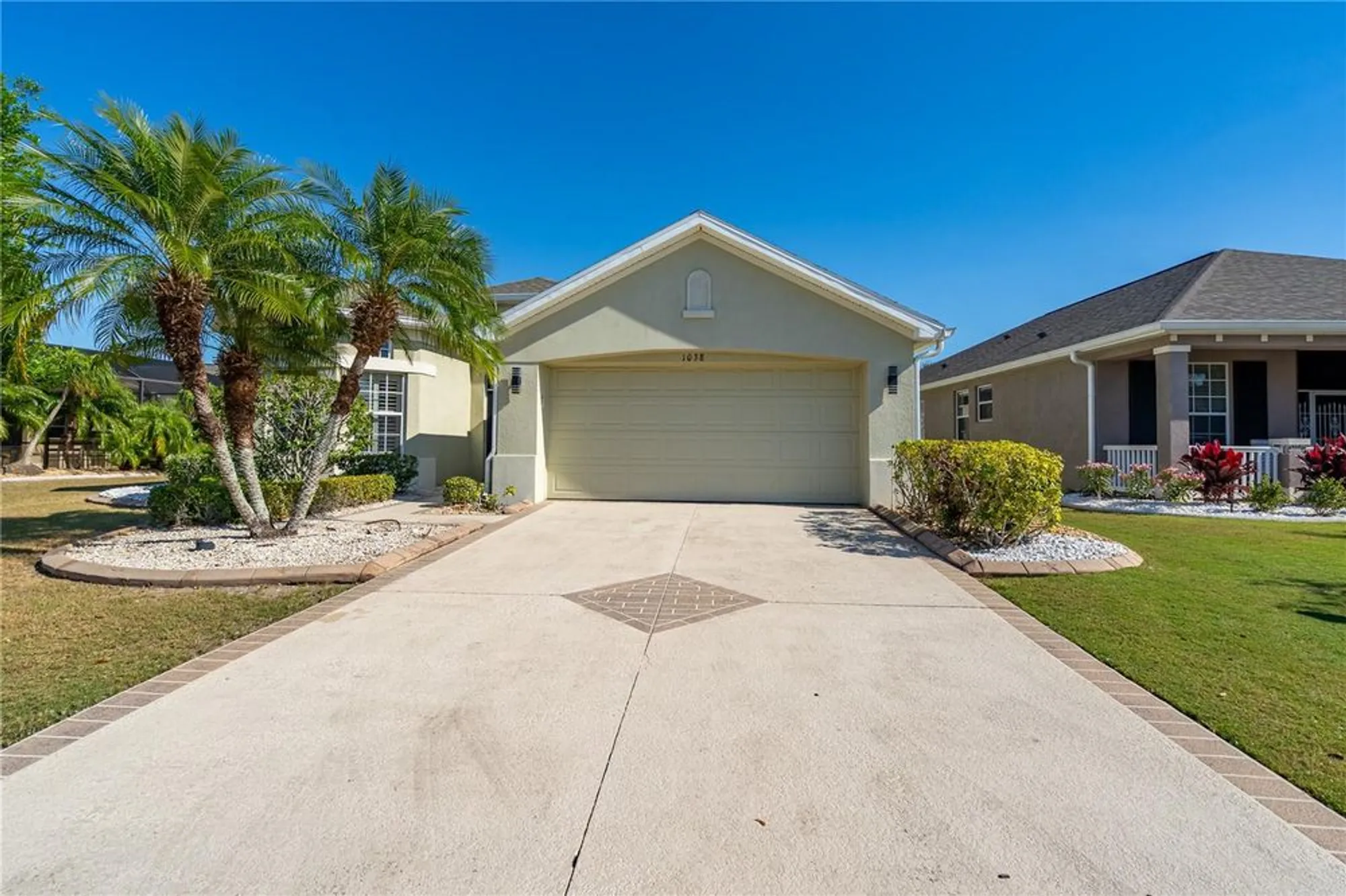 Property Slideshow image 4 of 48 | 1038 emerald dunes dr, Sun City Center, FL, 33573