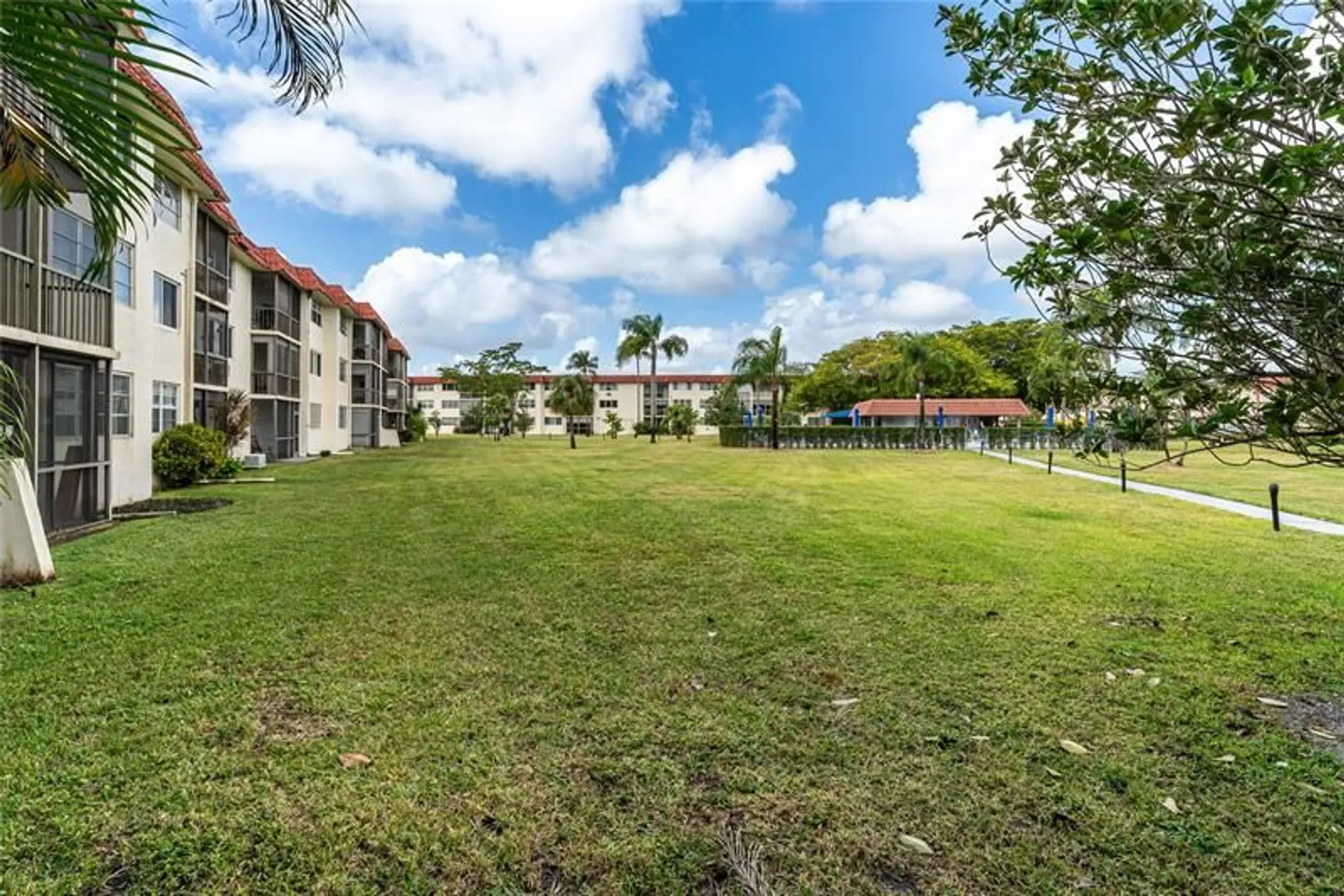 Property Slideshow image 23 of 63 | 9523 s hollybrook lake dr 102, Pembroke Pines, FL, 33025