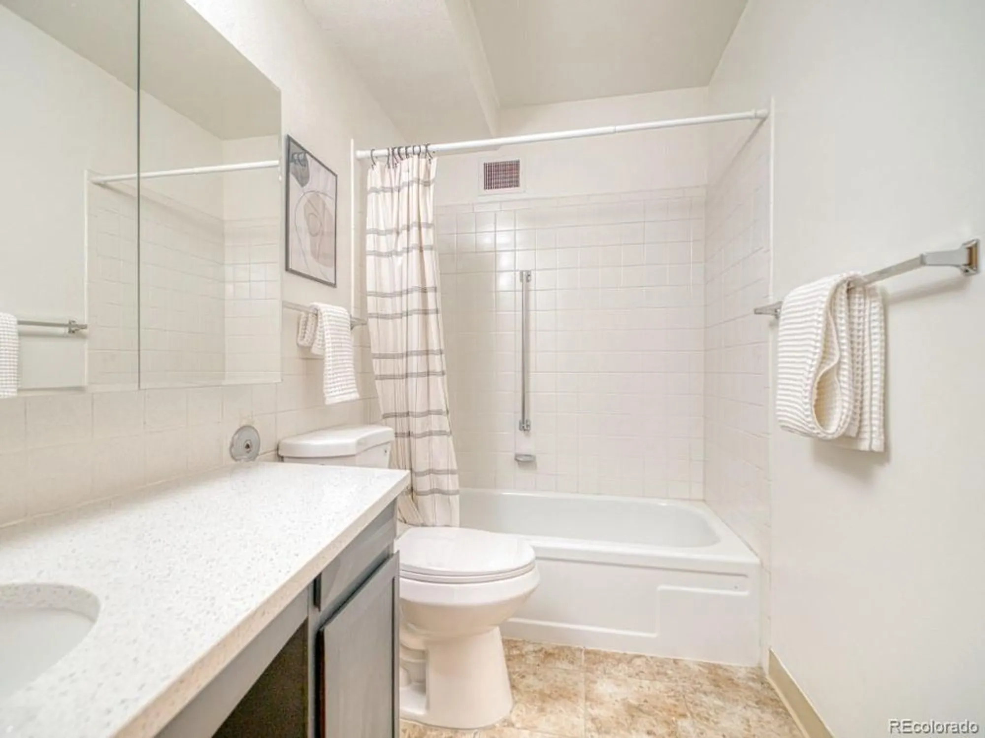 Property Slideshow image 13 of 26 | 660 s alton way 7a, Denver, CO, 80247