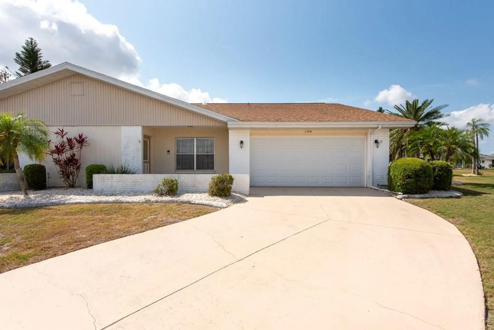 Property Slideshow image 32 of 44 | 106 silverbell ct, Sun City Center, FL, 33573