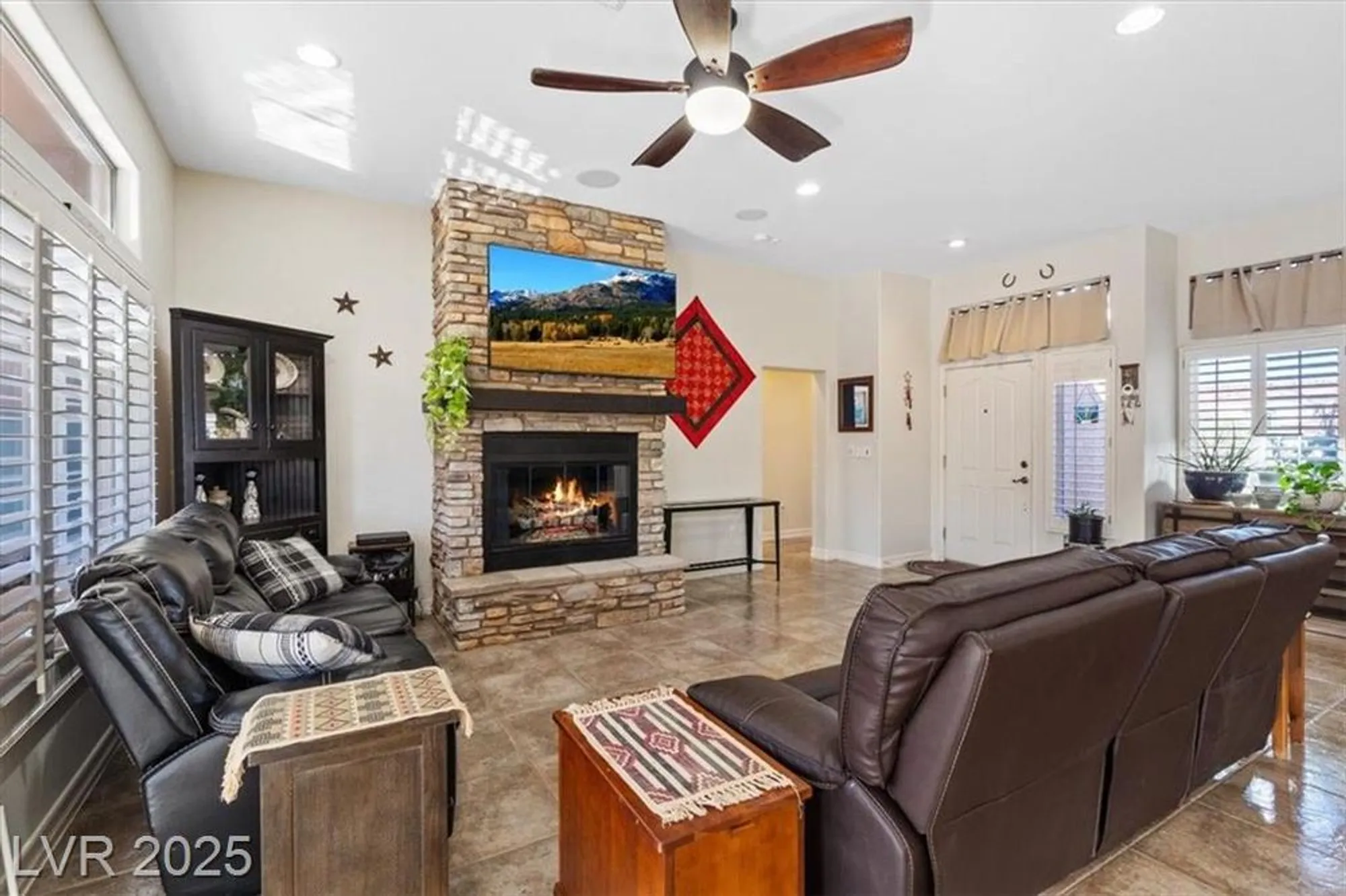 Property Slideshow image 8 of 37 | 2525 banora point dr, Las Vegas, NV, 89134