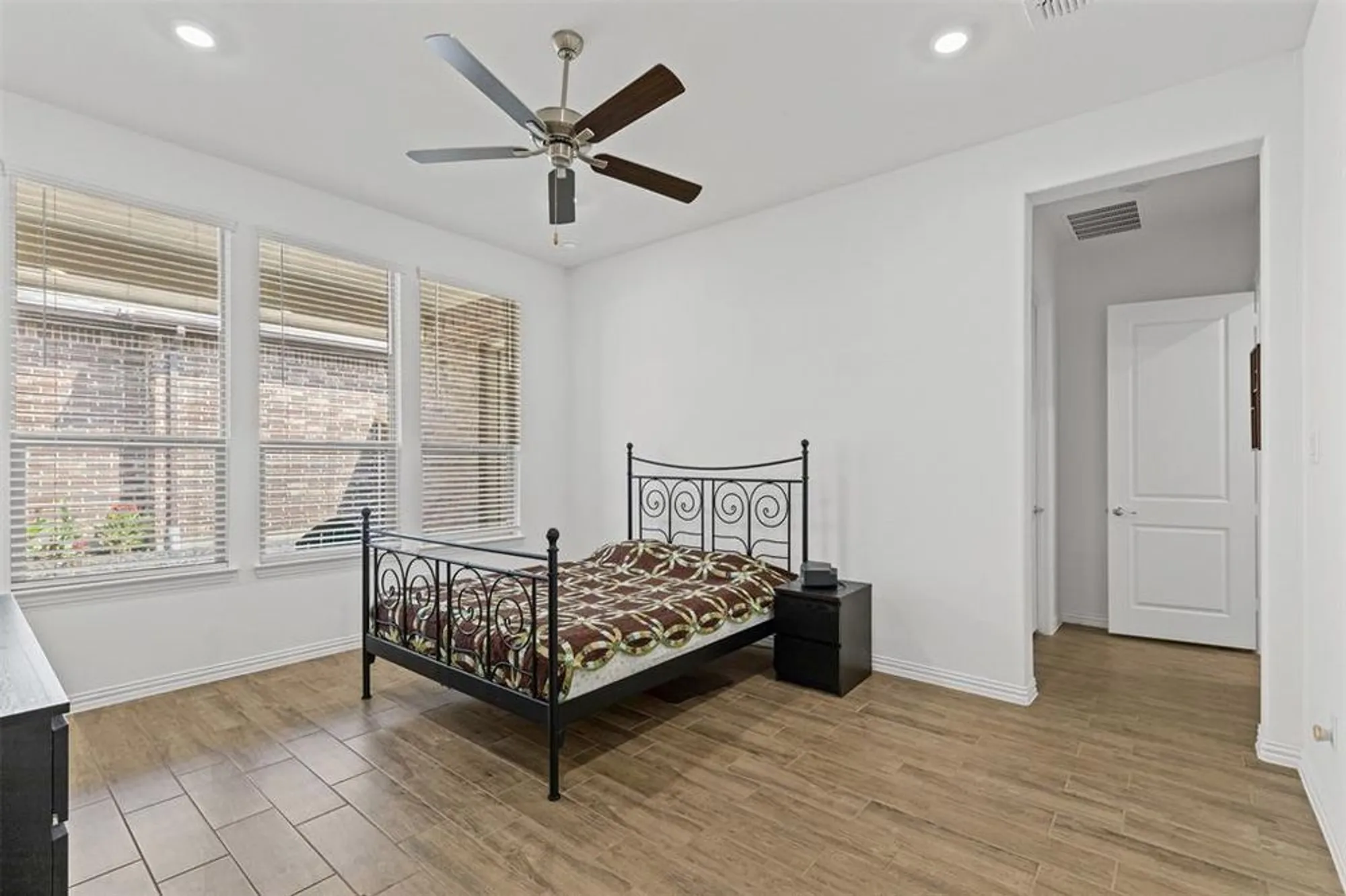 Property Slideshow image 15 of 30 | 4747 kings garden pkwy, Arlington, TX, 76005