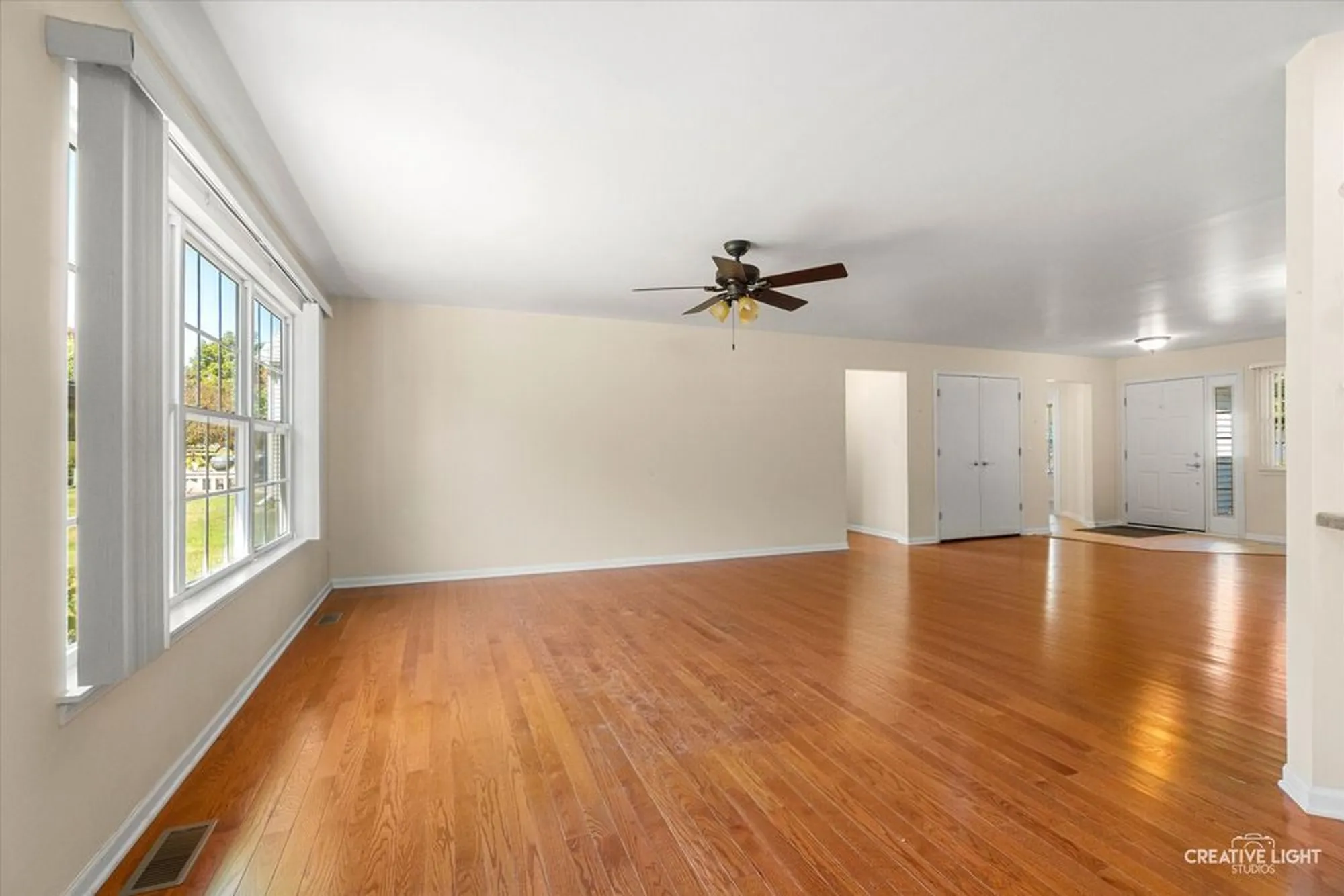 Property Slideshow image 7 of 22 | 505 parkland ct, Oswego, IL, 60543