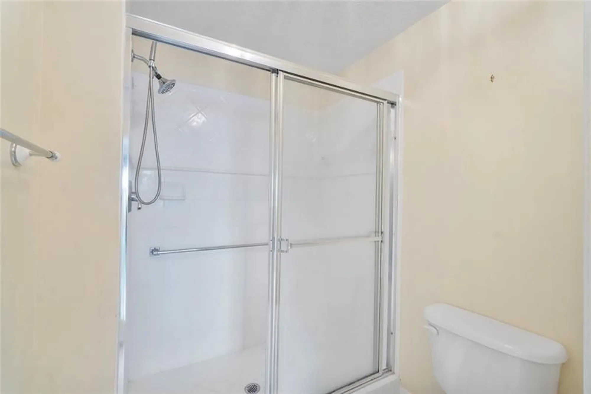 Property Slideshow image 13 of 18 | 7611 southampton ter apt 405a, Tamarac, FL, 33321