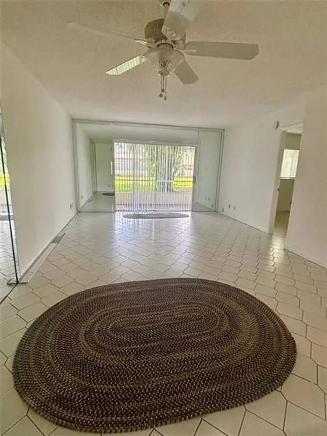 Property Slideshow image 7 of 32 | 7600 nw 5th pl apt 102, Margate, FL, 33063