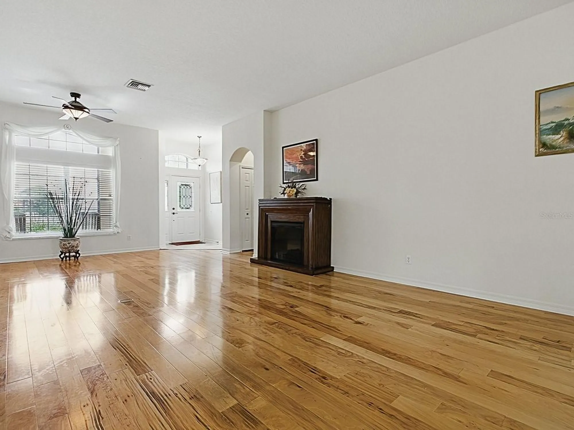 Property Slideshow image 13 of 89 | 3001 lake huron ln, Tavares, FL, 32778