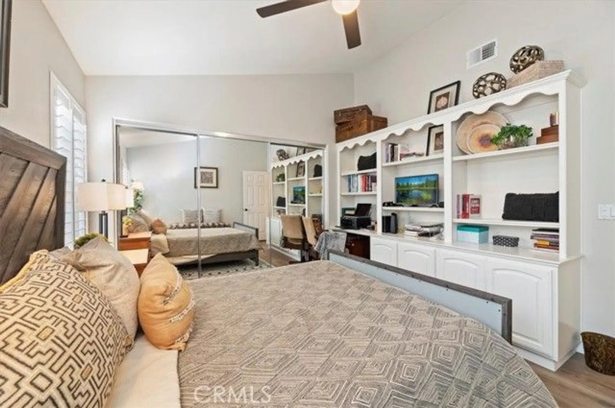 Property Slideshow image 22 of 59 | 23975 via pamilla, Murrieta, CA, 92562