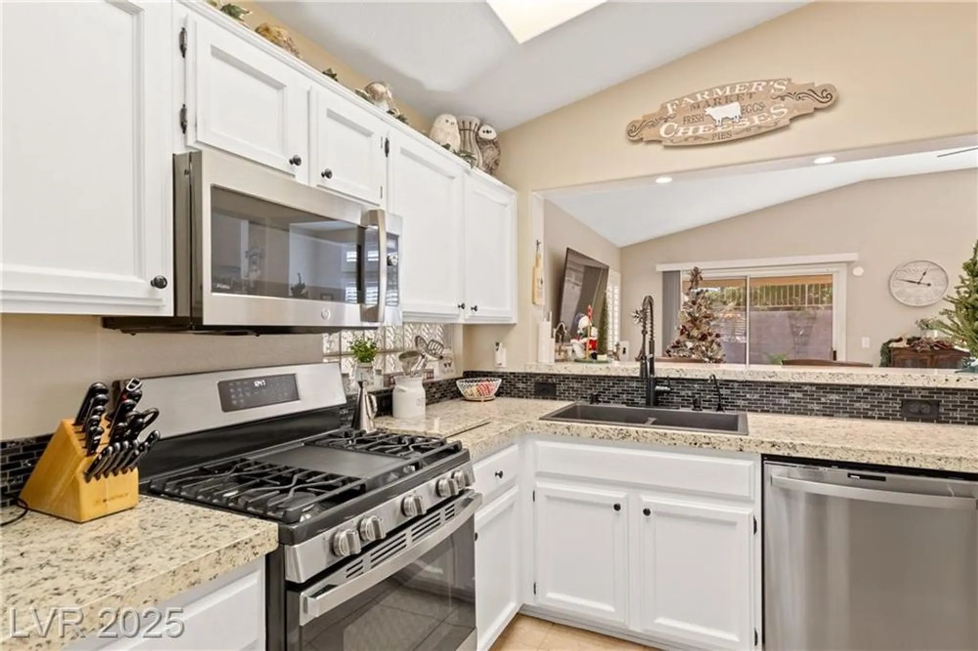 Property Slideshow image 9 of 27 | 2155 chapman ranch dr, Henderson, NV, 89012