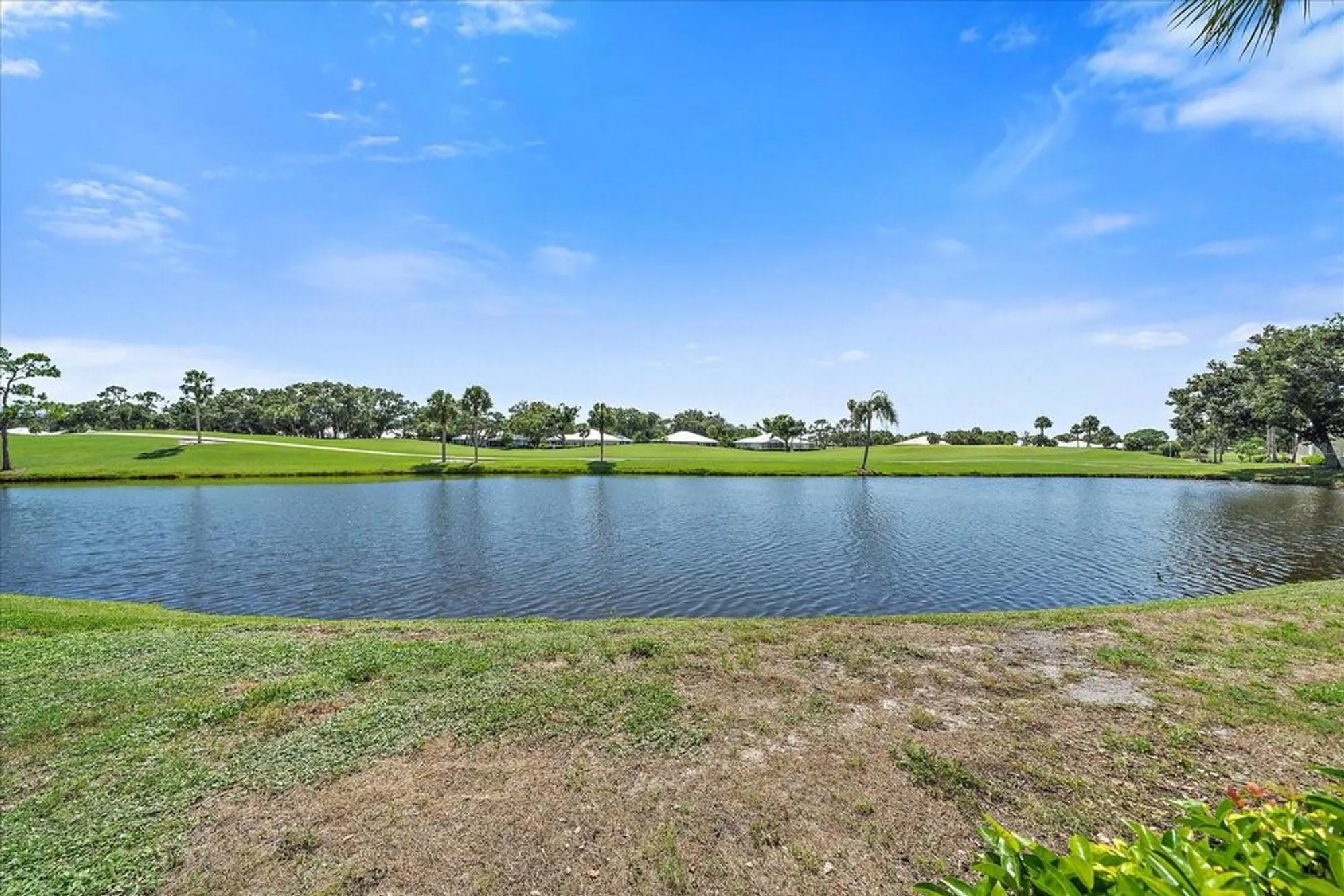 Property Slideshow image 2 of 76 | 425 cerromar ter 359, Venice, FL, 34293