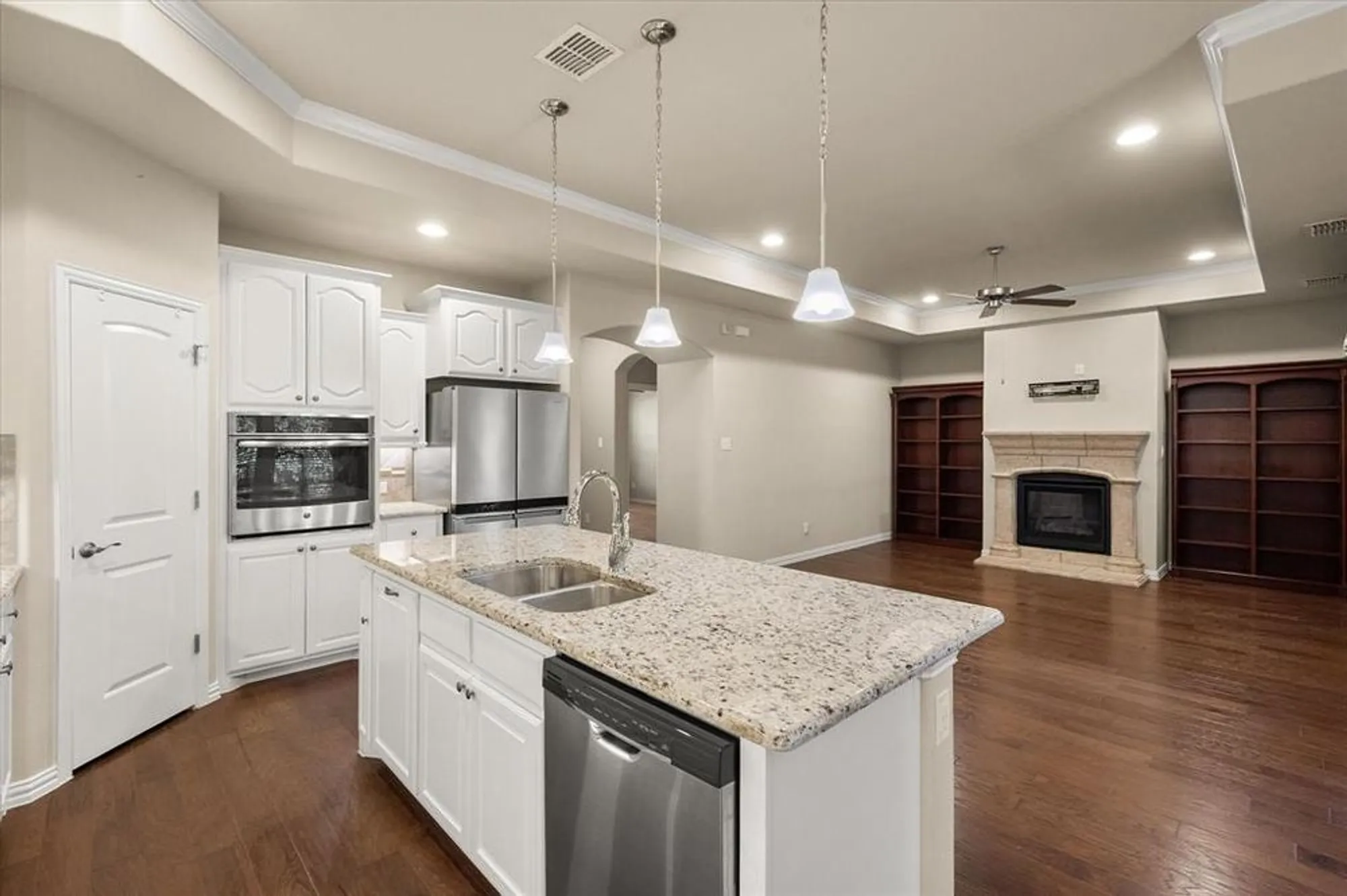 Property Slideshow image 10 of 39 | 2815 vista azul pl 2815, Mansfield, TX, 76063