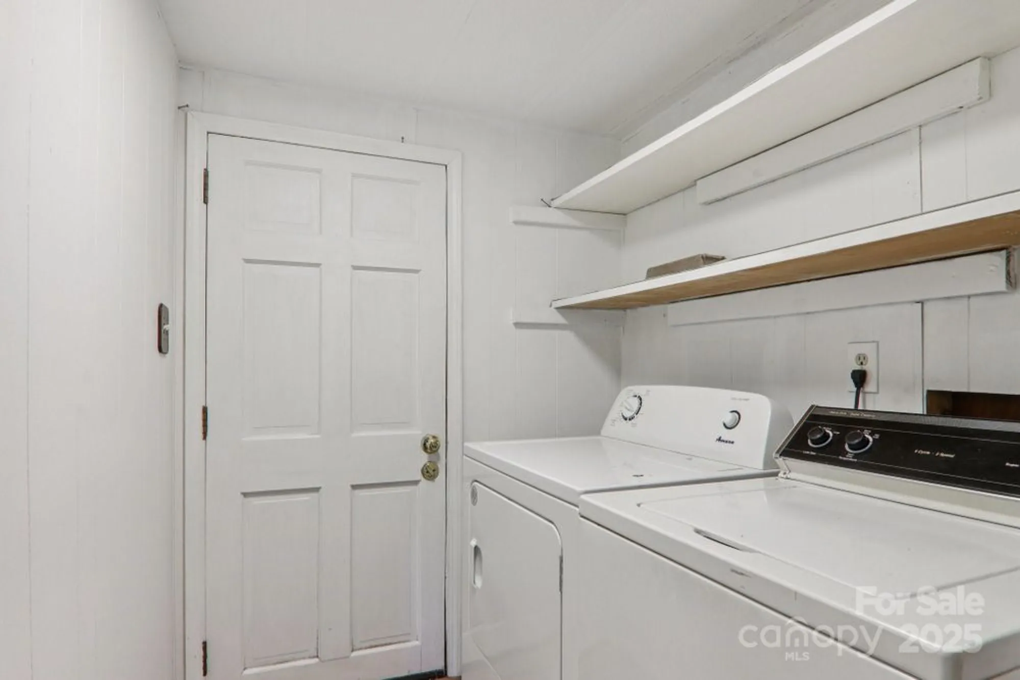 Property Slideshow image 28 of 44 | 201 cranbrook cir, Hendersonville, NC, 28792