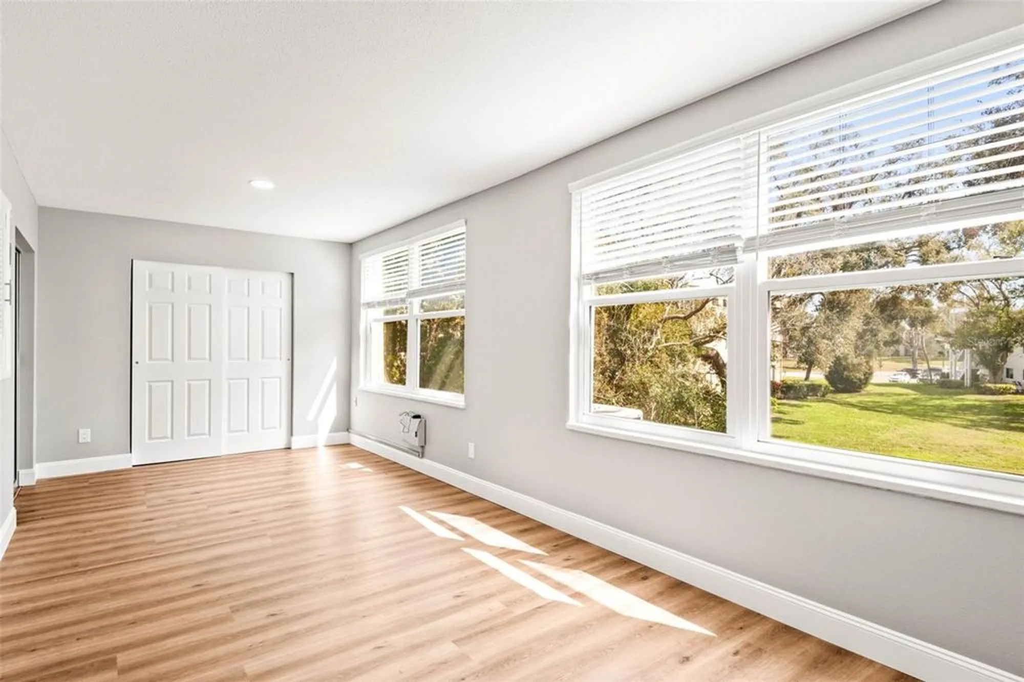 Property Slideshow image 10 of 32 | 2041 australia way 35, Clearwater, FL, 33763