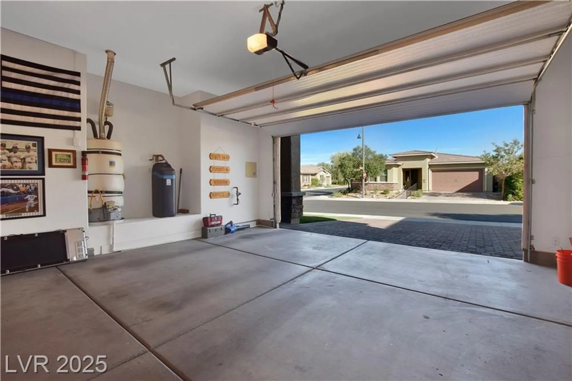 Property Slideshow image 24 of 30 | 677 look lively ct, Henderson, NV, 89011
