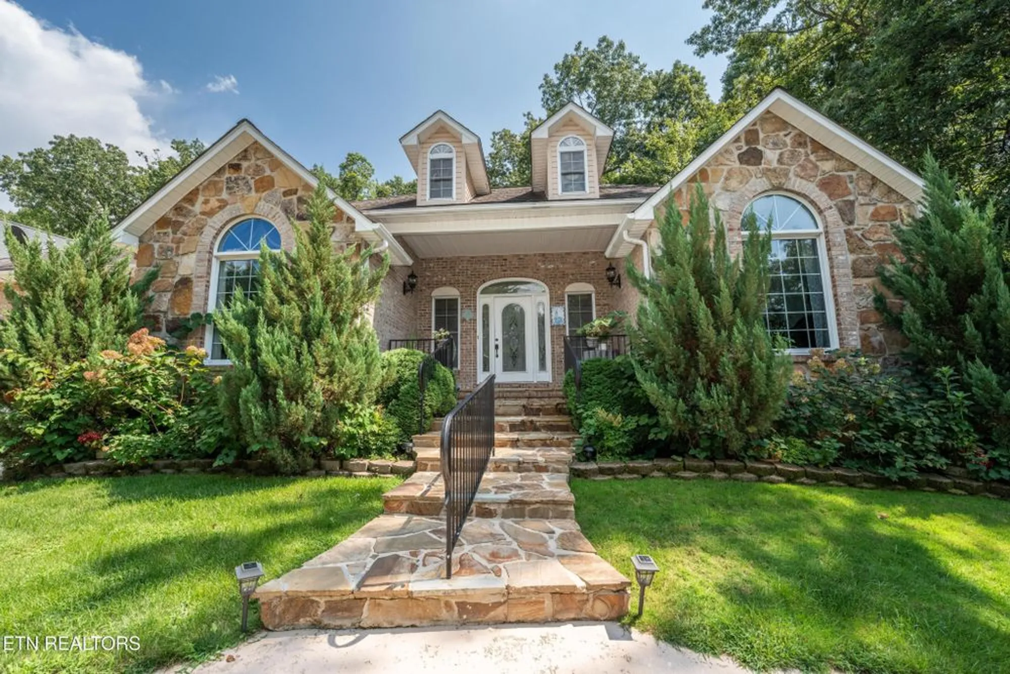 Property Slideshow image 2 of 48 | 31 oakcrest ct, Crossville, TN, 38558