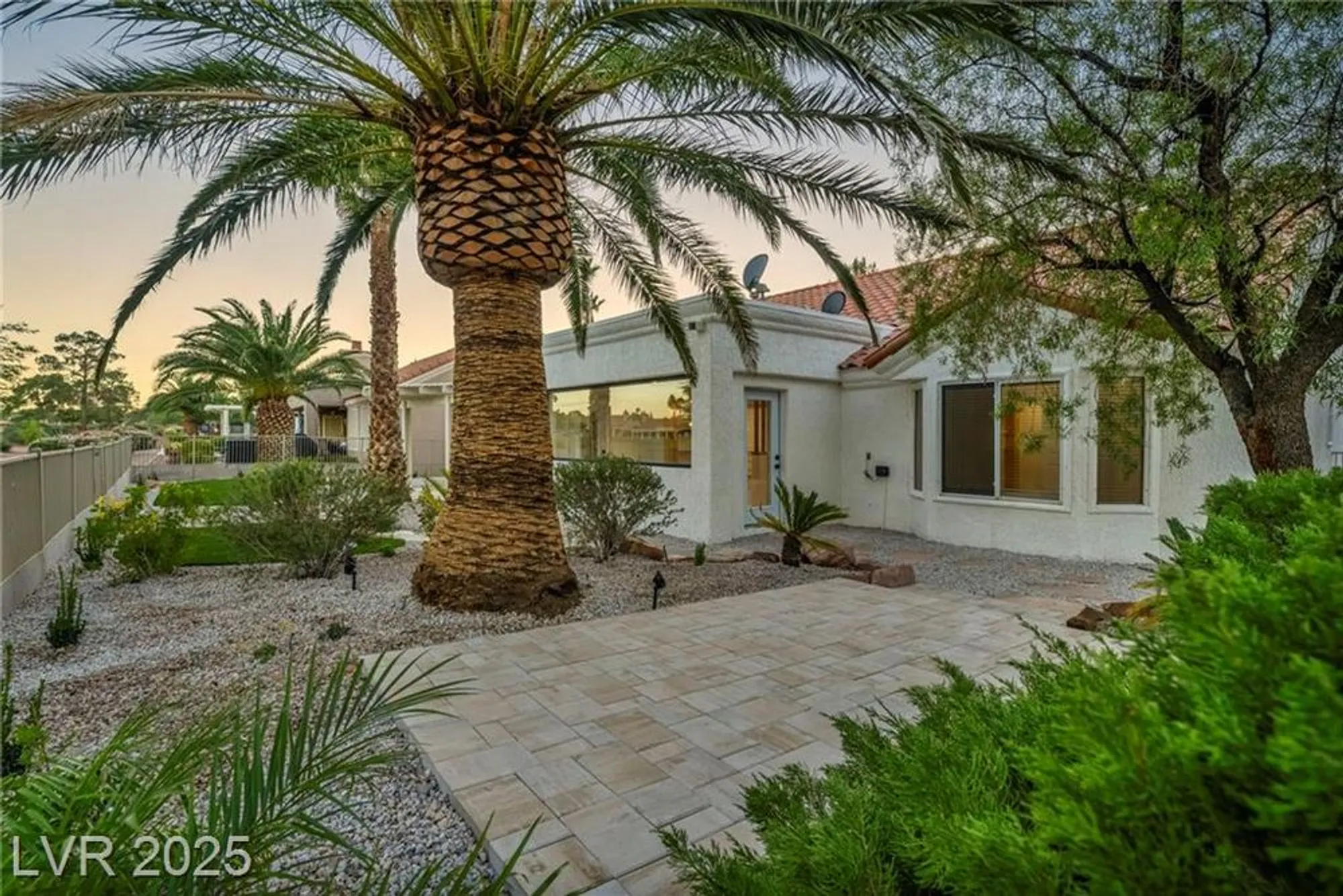 Property Slideshow image 37 of 70 | 2920 crown ridge dr, Las Vegas, NV, 89134