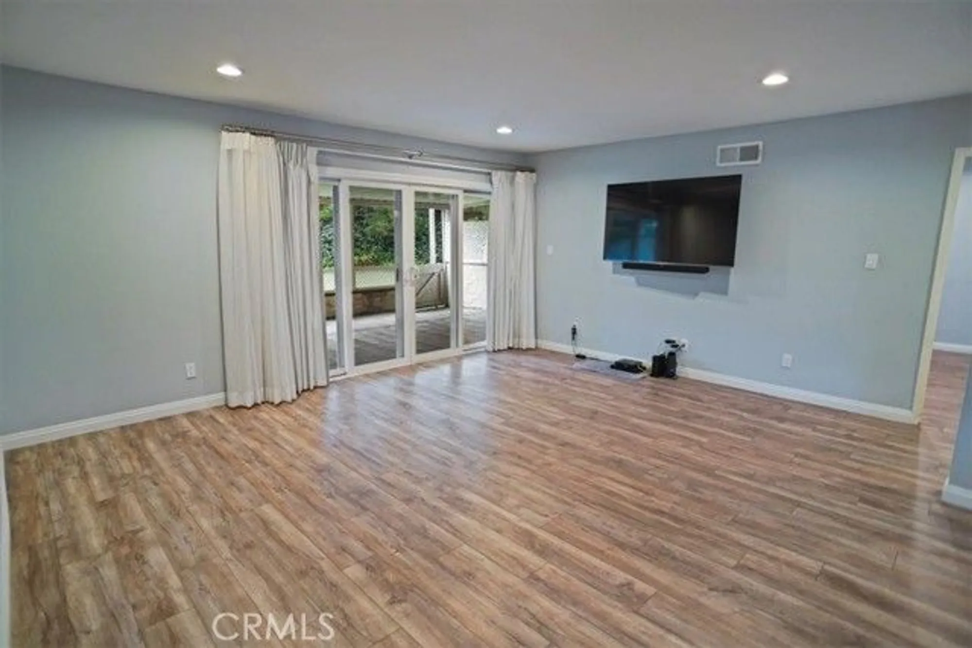 Property Slideshow image 4 of 33 | 26847 oak branch cir, Newhall, CA, 91321