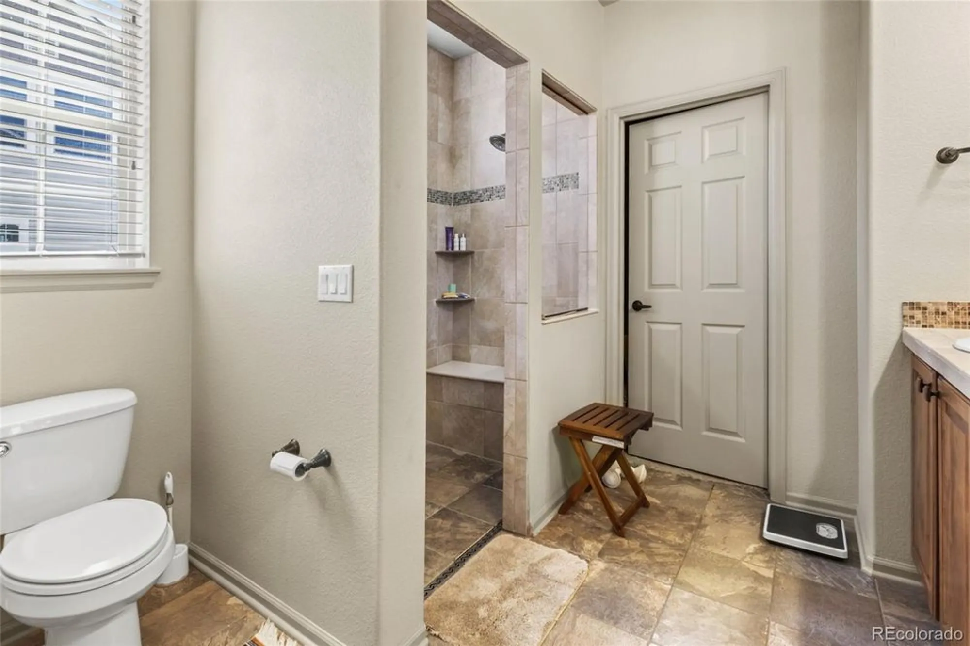 Property Slideshow image 16 of 25 | 5470 ensenada st, Denver, CO, 80249