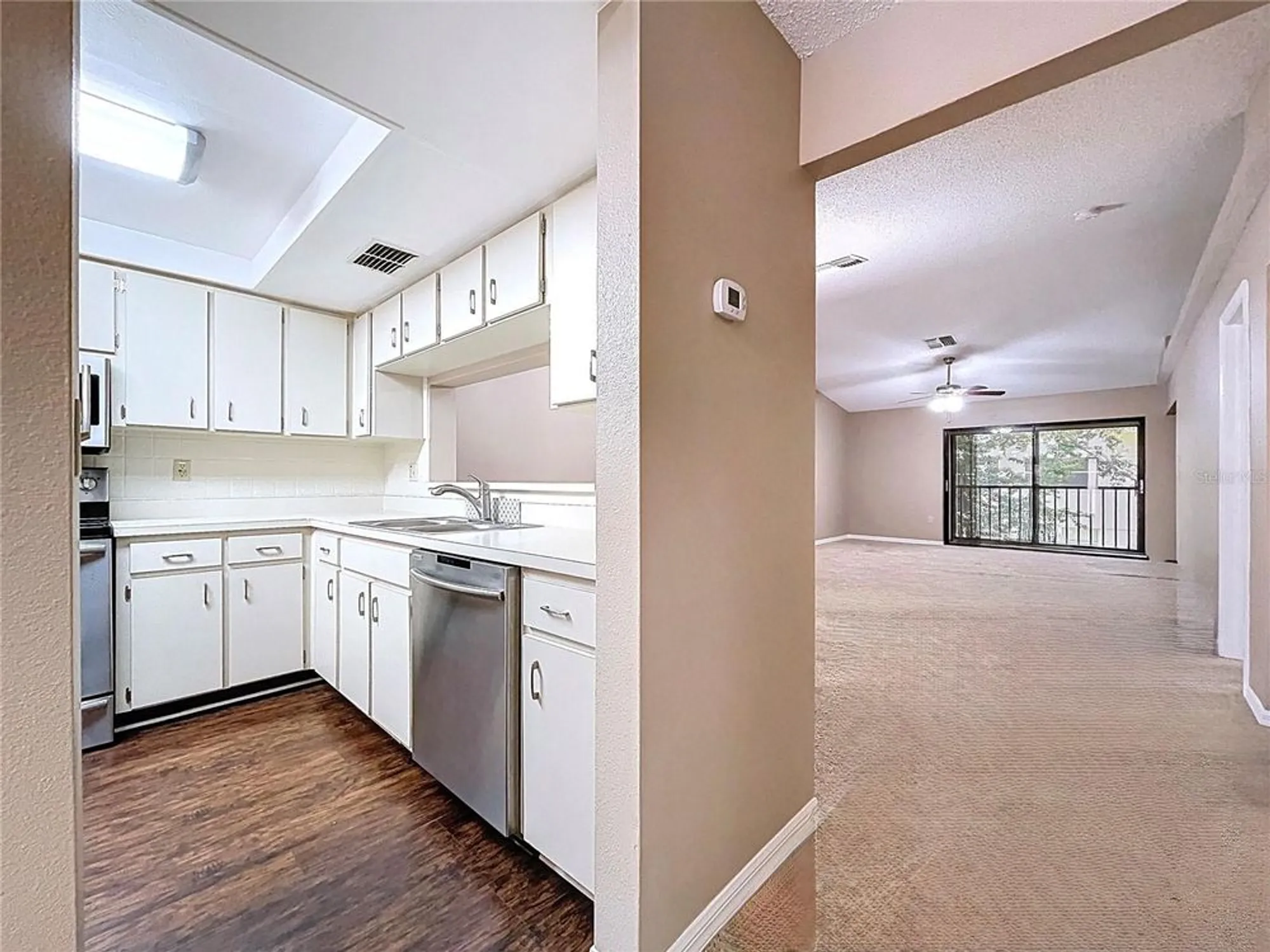 Property Slideshow image 20 of 59 | 2020 lakeview dr apt 203, Clearwater, FL, 33763