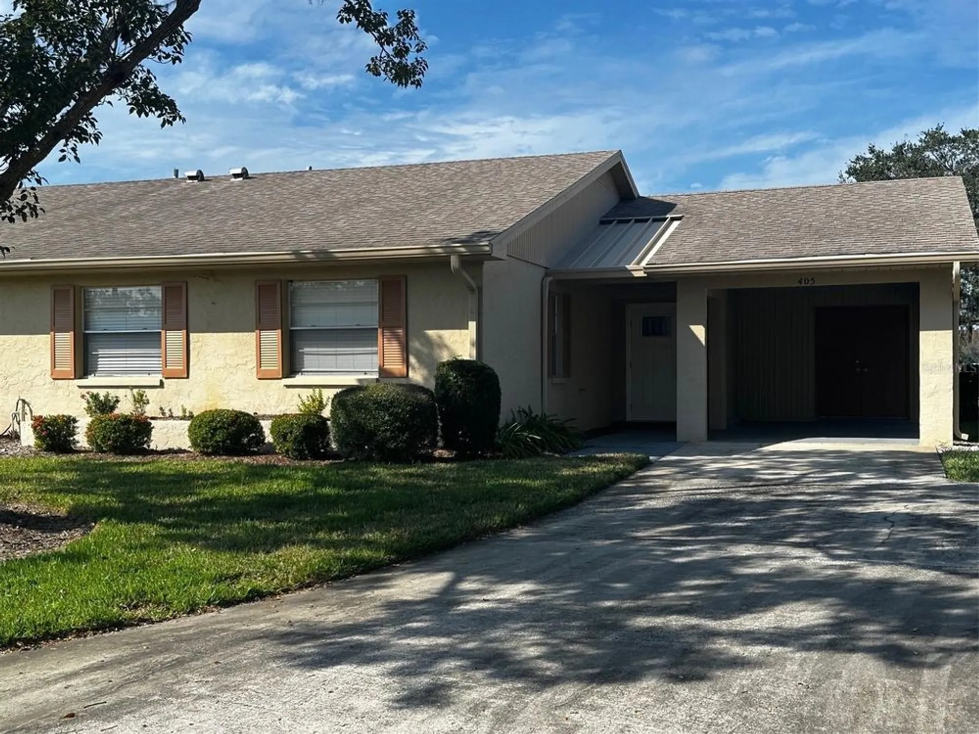 Property Slideshow image 1 of 12 | 405 gladstone pl, Sun City Center, FL, 33573