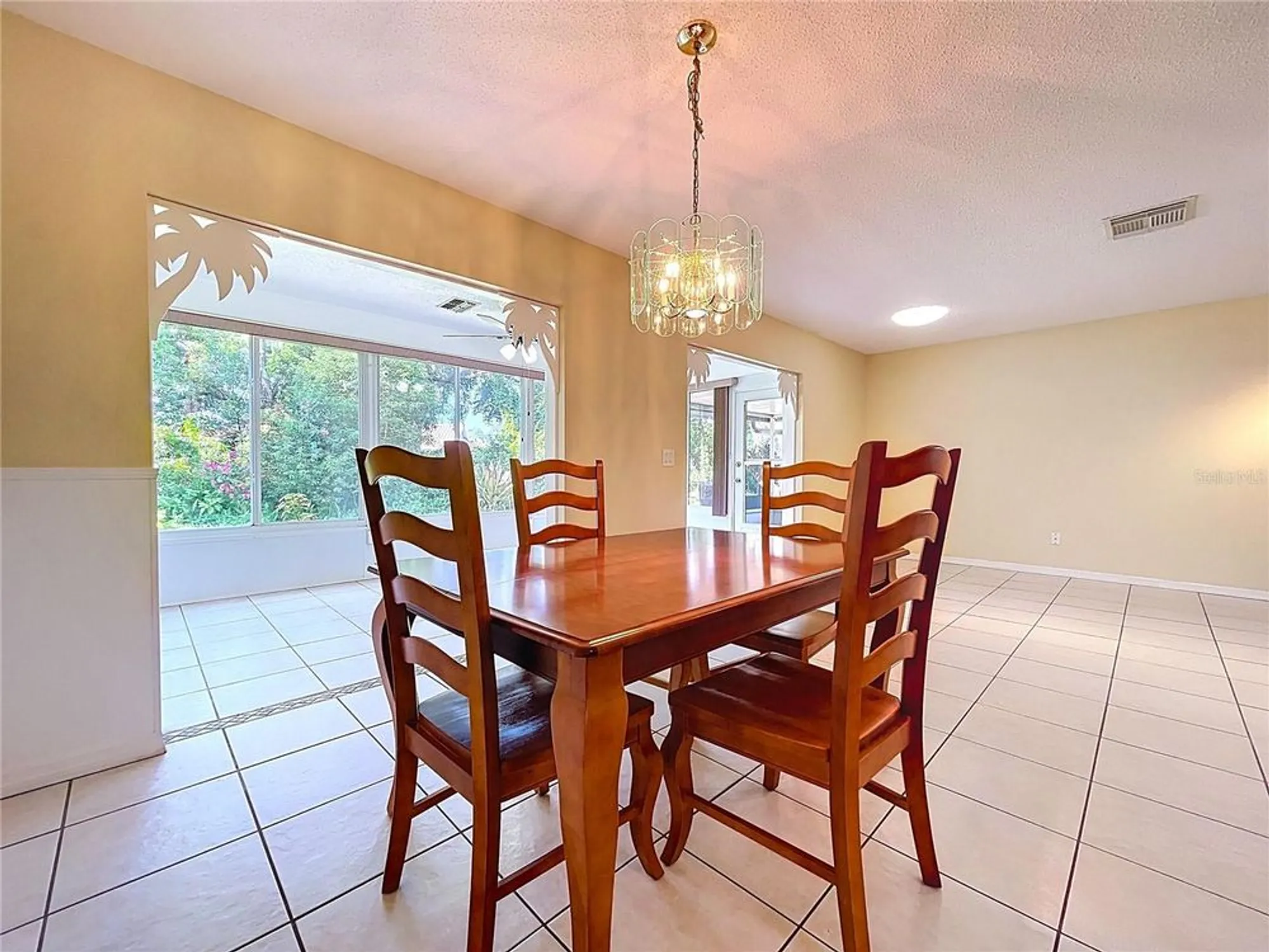 Property Slideshow image 10 of 67 | 505 foxglove cir b, Sun City Center, FL, 33573