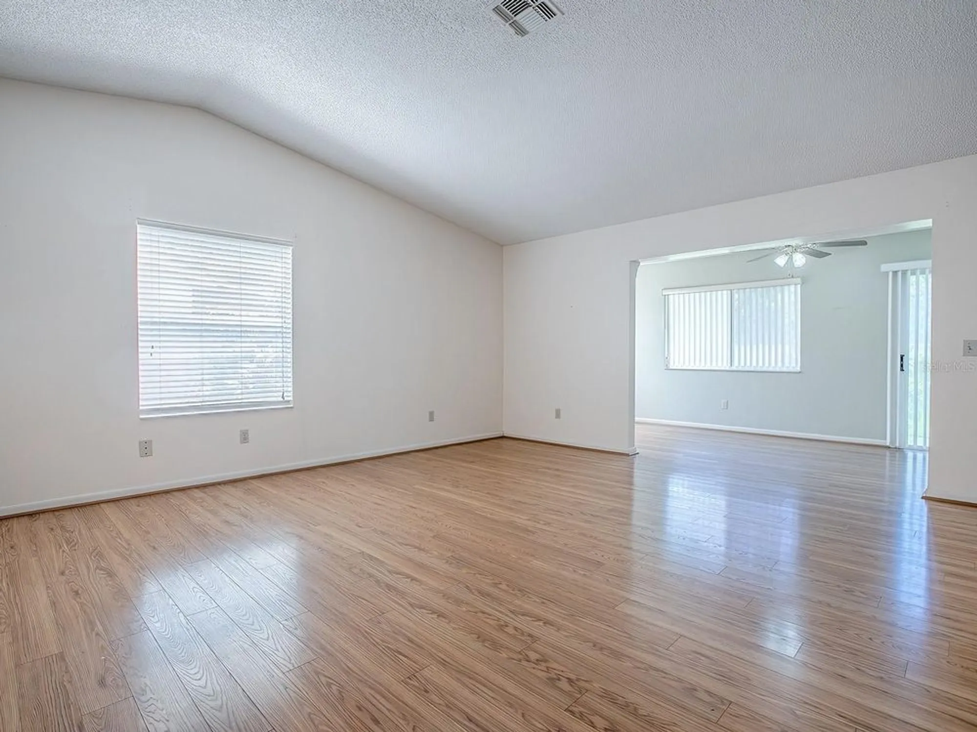 Property Slideshow image 8 of 43 | 642 glen oaks dr, Leesburg, FL, 34748