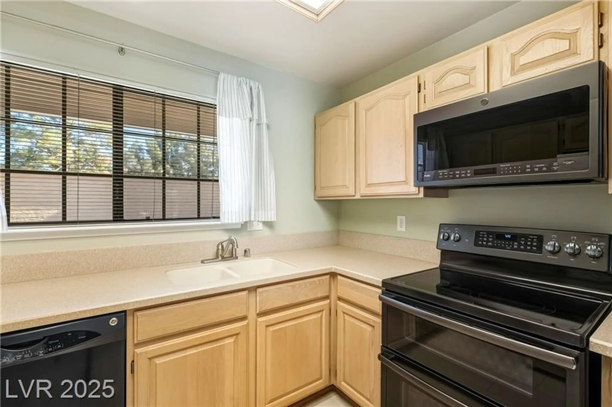 Property Slideshow image 9 of 28 | 2851 s valley view blvd 1039, Las Vegas, NV, 89102